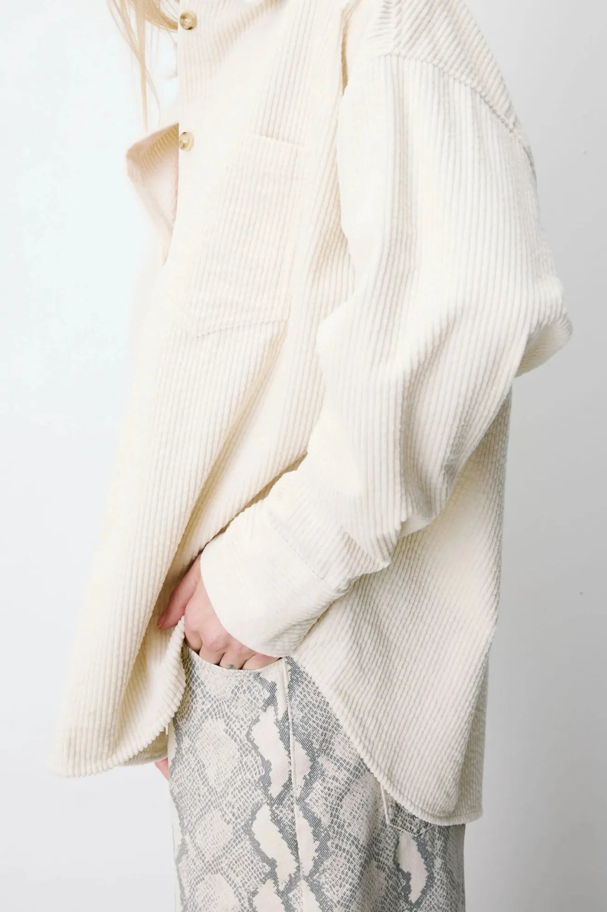 Grace And Mila Camisa Mujer Pana Oversize Ange Beige Who killed Bambi?