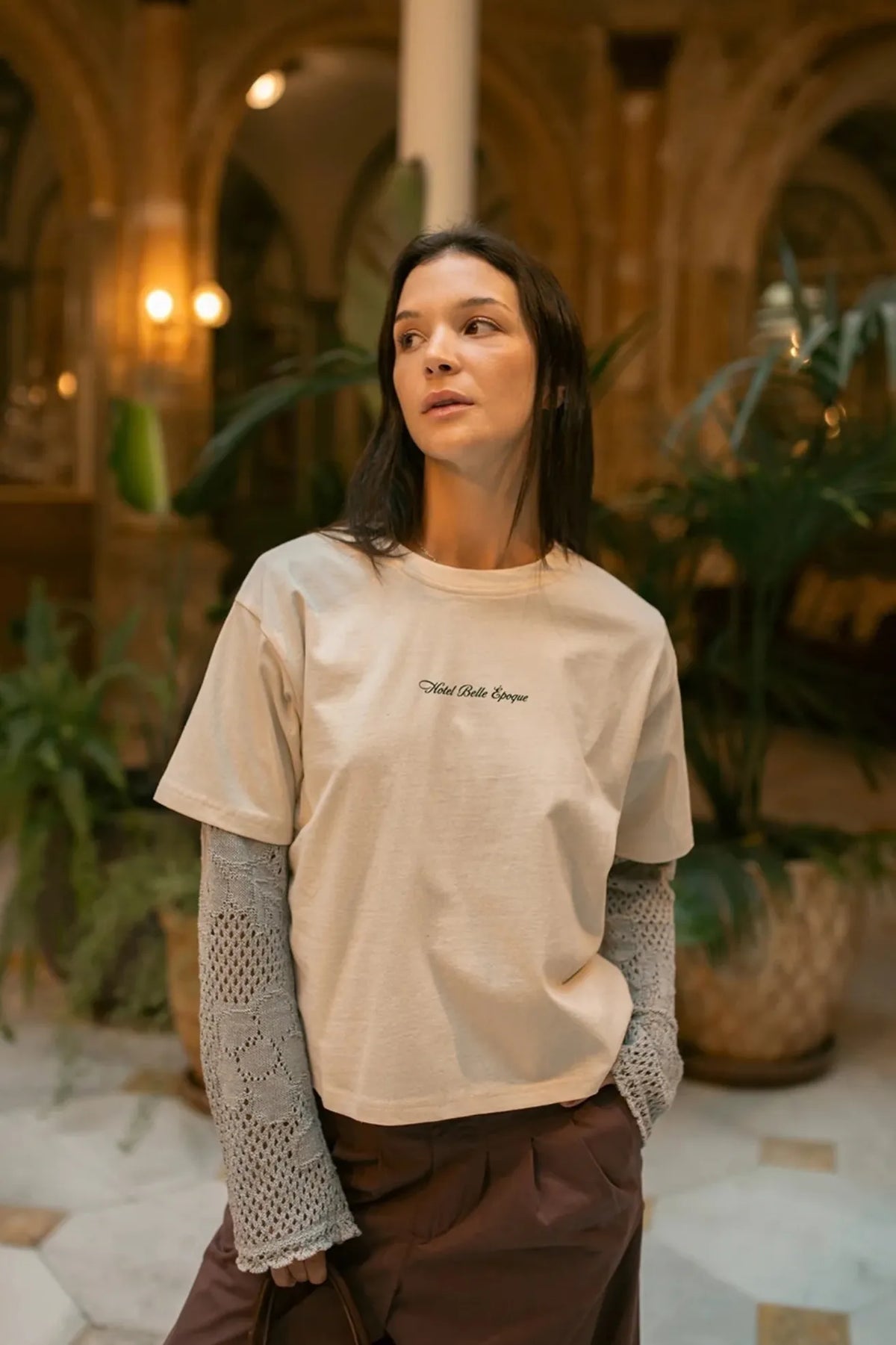 Kaotiko Camiseta Mujer Forget The Guest Beige Who killed Bambi?