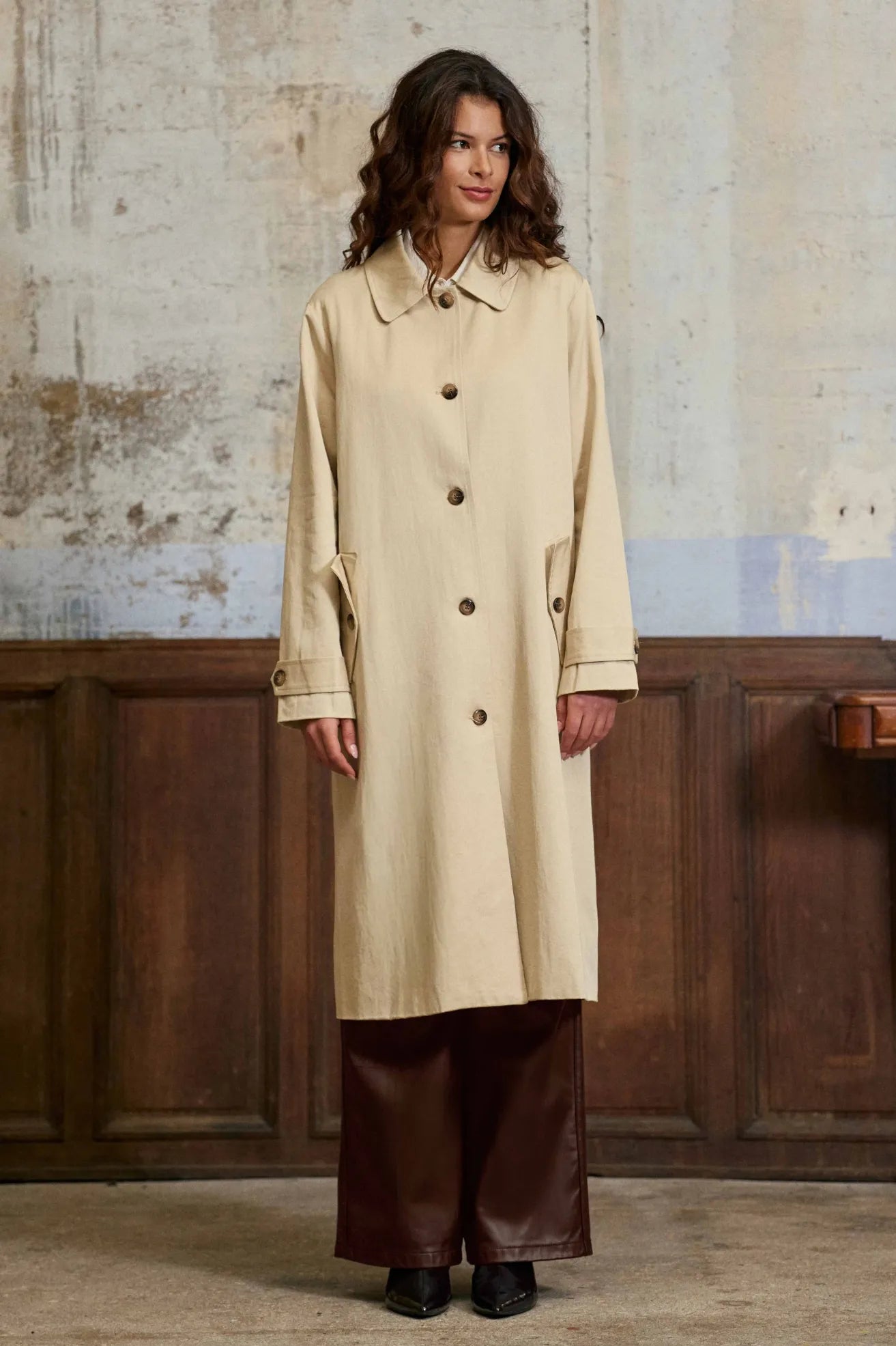 La Petite Étoile Trench Mujer Nevina Beige Who killed Bambi?