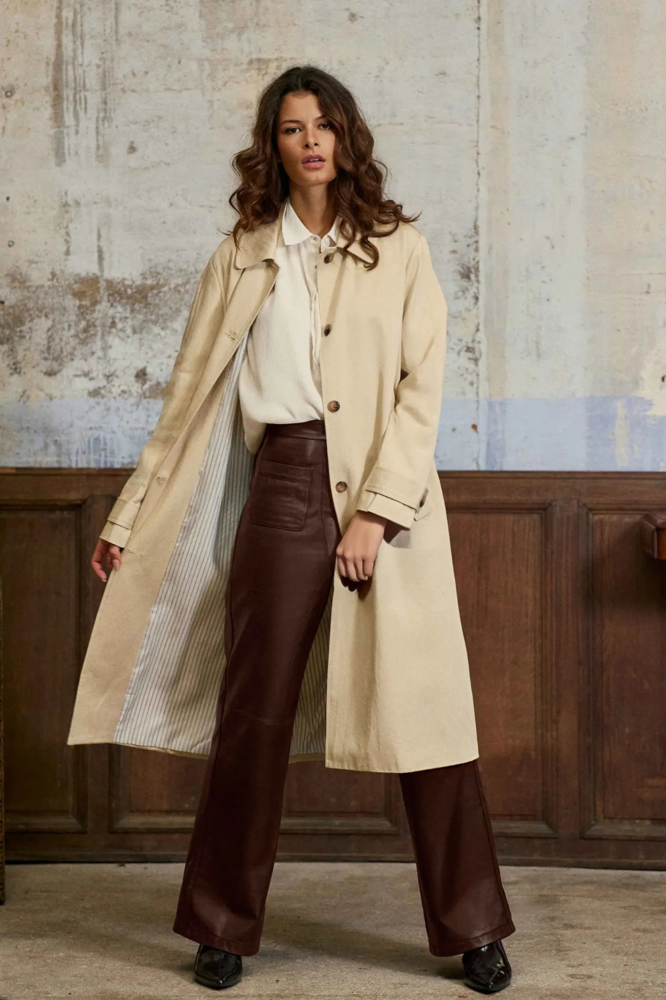 La Petite Étoile Trench Mujer Nevina Beige Who killed Bambi?