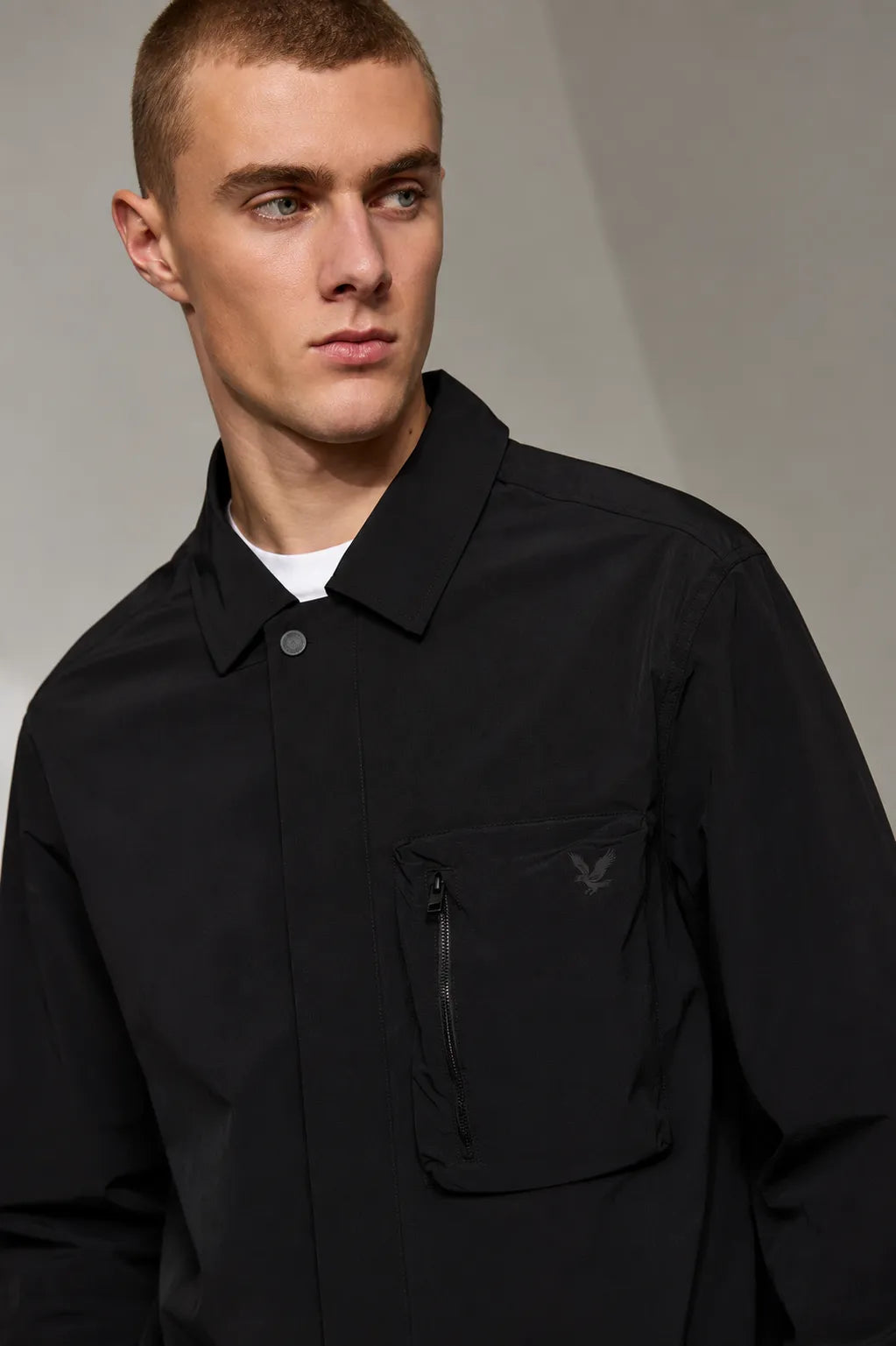 Lyle and Scott Chaqueta Hombre Lightweight Utility Pocket Negra Who killed Bambi?