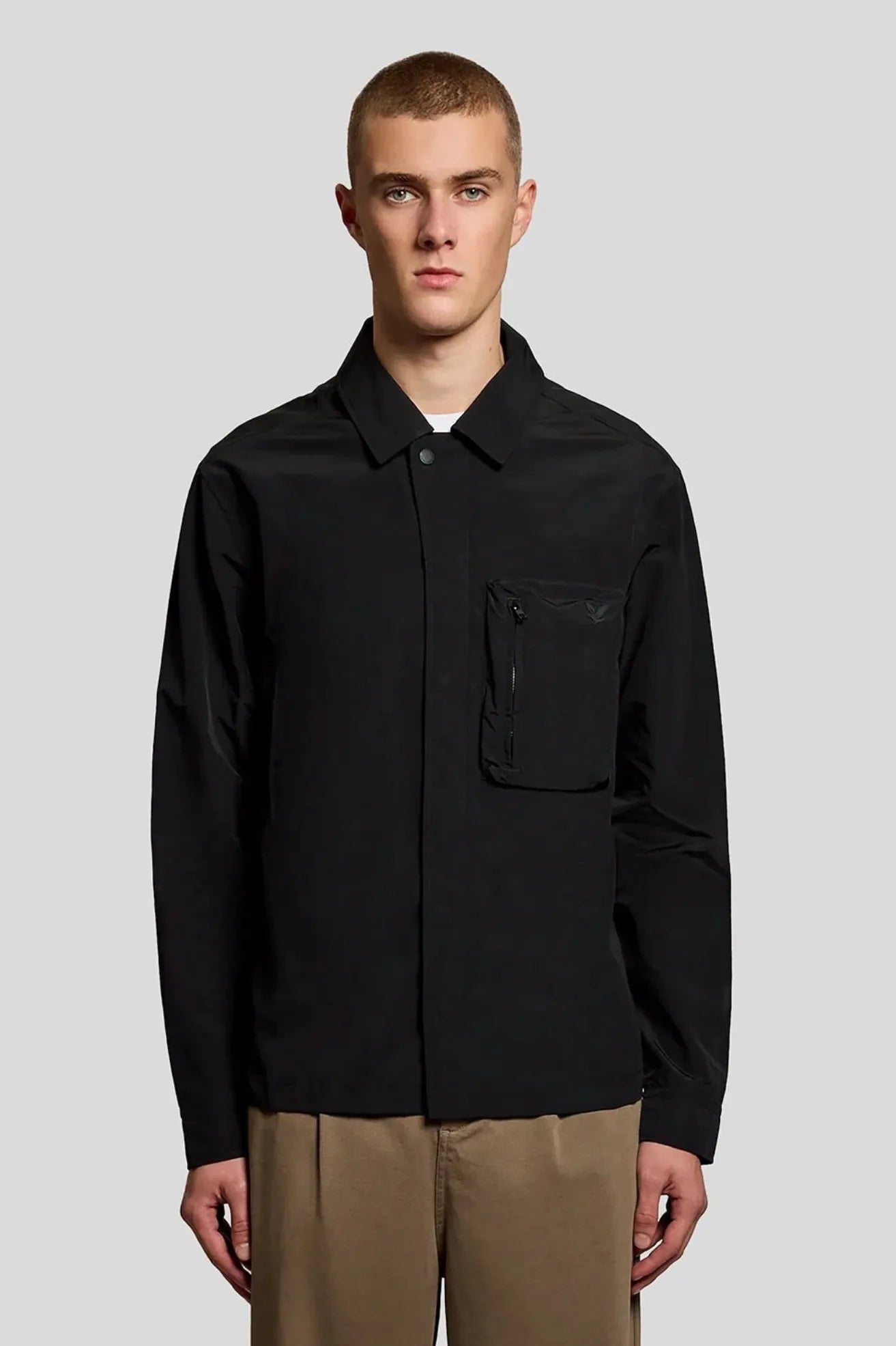 Lyle and Scott Chaqueta Hombre Lightweight Utility Pocket Negra Who killed Bambi?