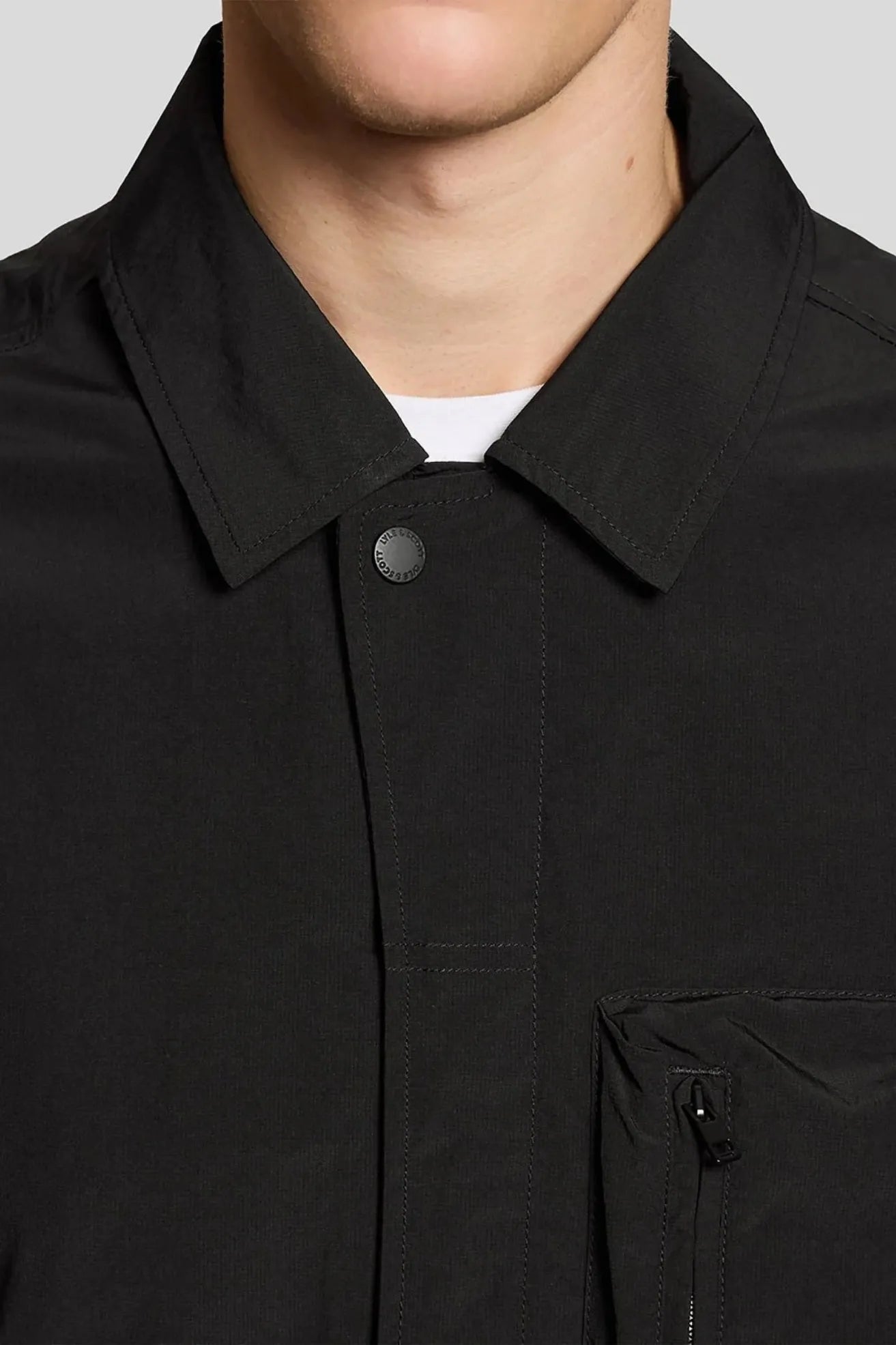 Lyle and Scott Chaqueta Hombre Lightweight Utility Pocket Negra Who killed Bambi?