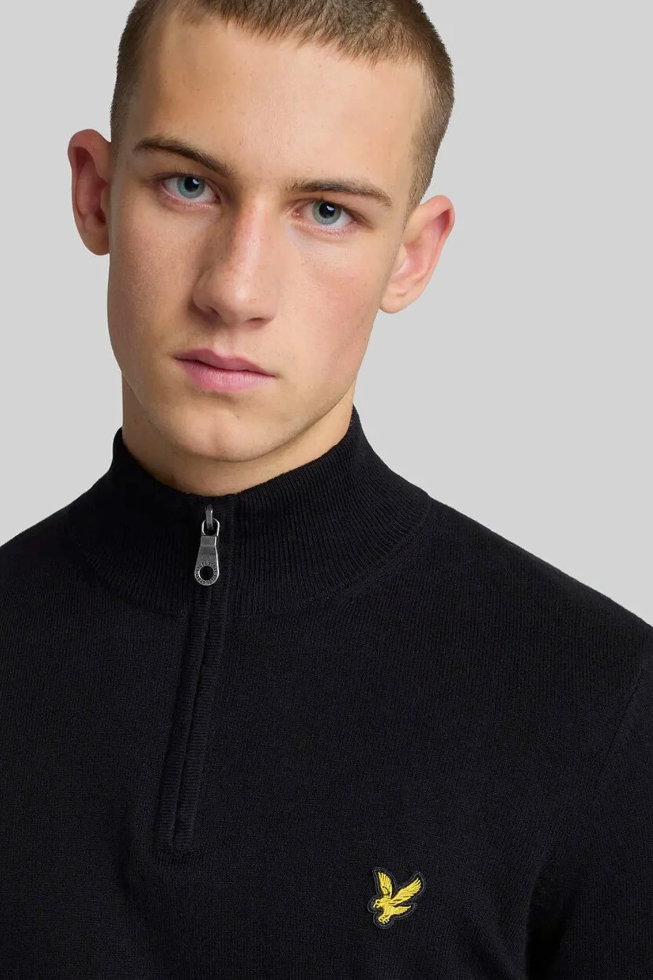Lyle and Scott Jersey Hombre Cotton Merino Quarter Zip Negro Who killed Bambi?