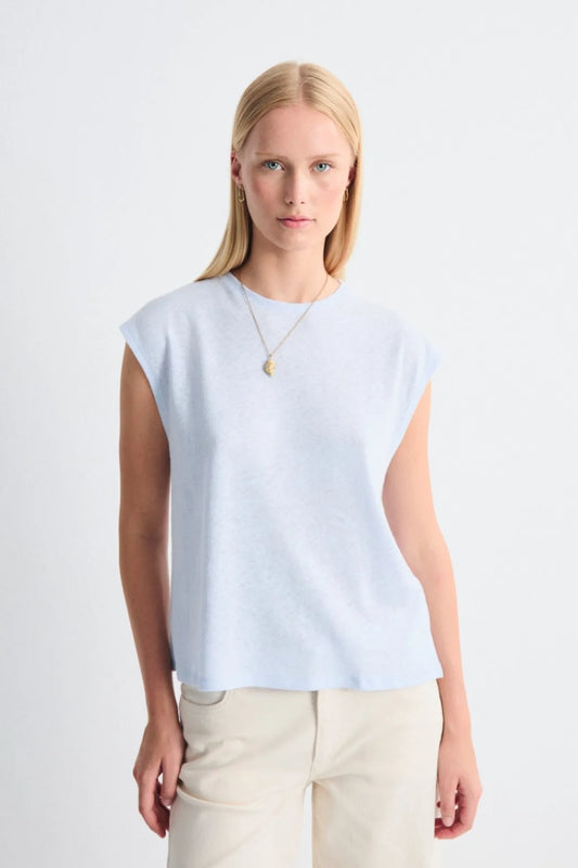 Mus & Bombon Camiseta Mujer Luzara Azul Cielo Who killed Bambi?