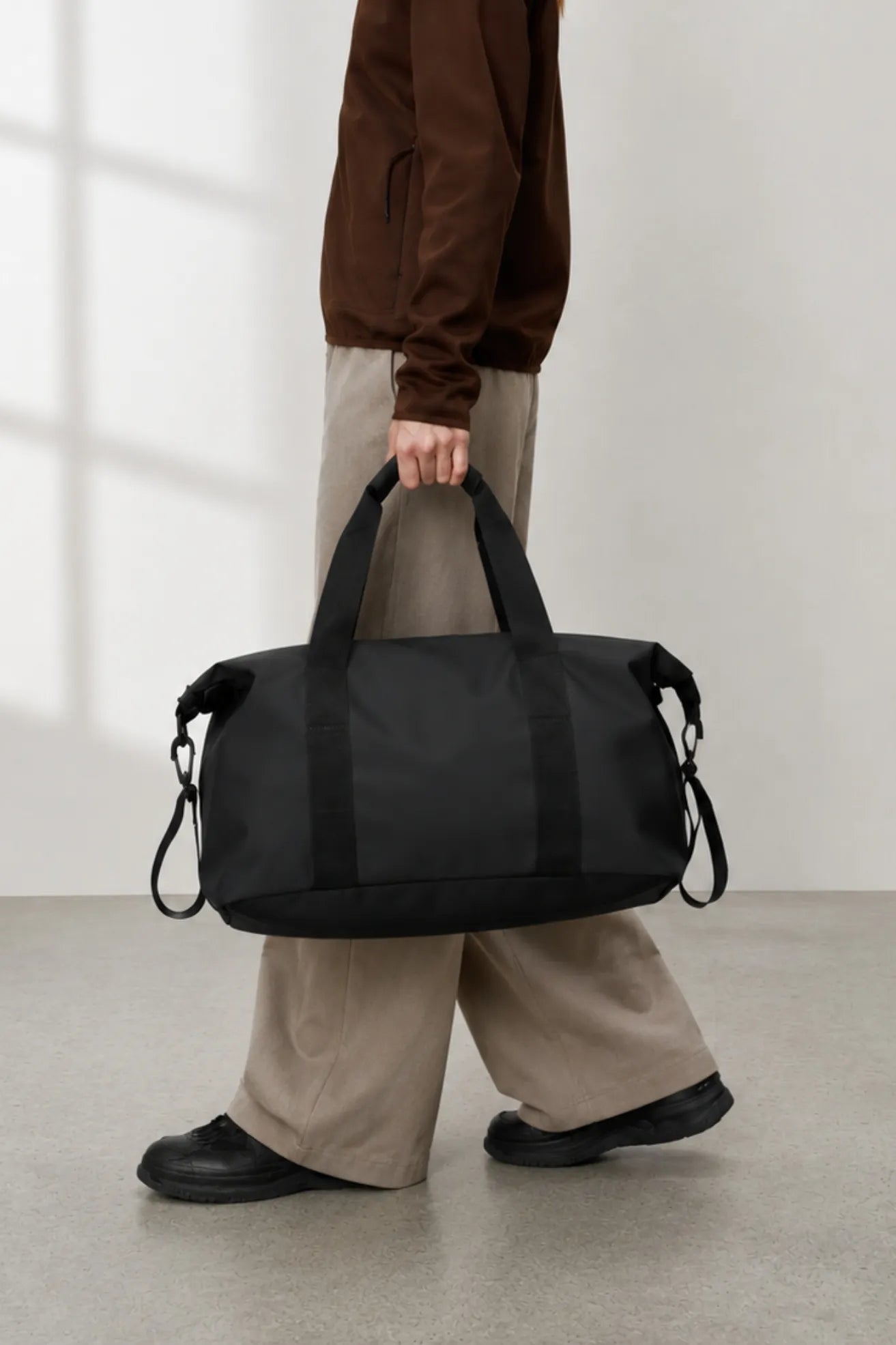 Rains Hilo Weekend Bag Small Negra Who killed Bambi?