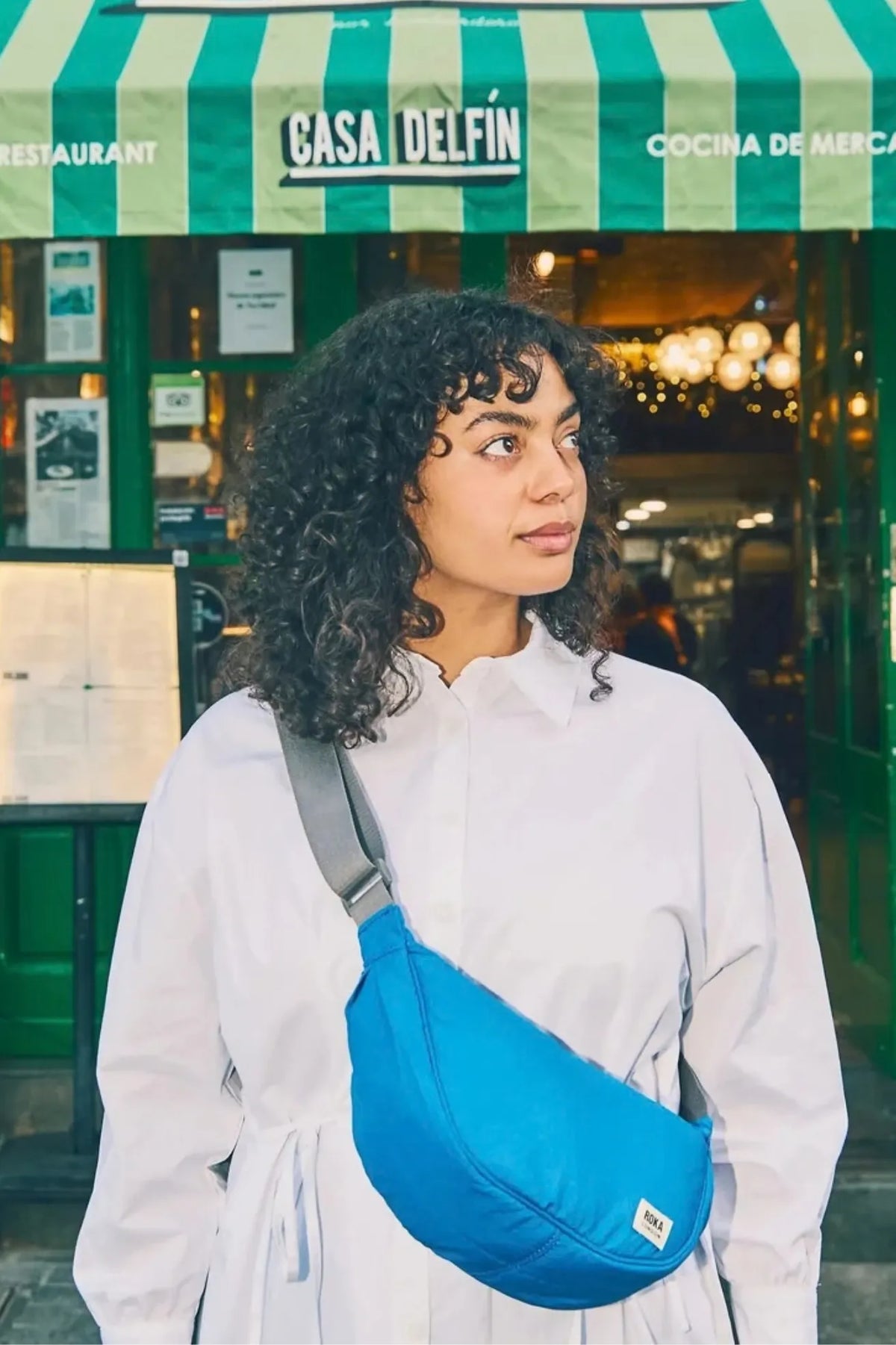 Roka London Bolso Farringdon Half Moon Bag Azul Malibú Who killed Bambi?