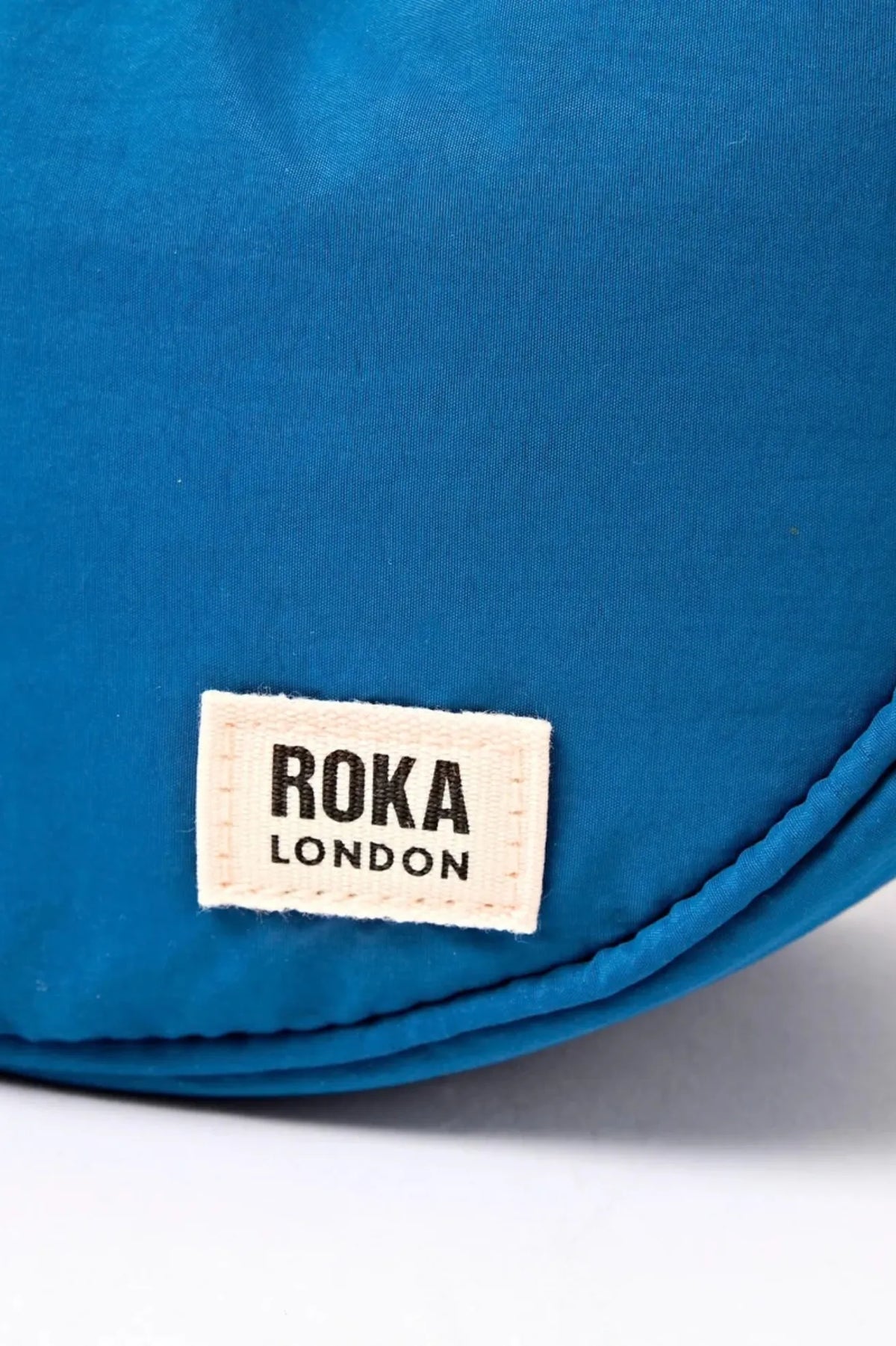 Roka London Bolso Farringdon Half Moon Bag Azul Malibú Who killed Bambi?