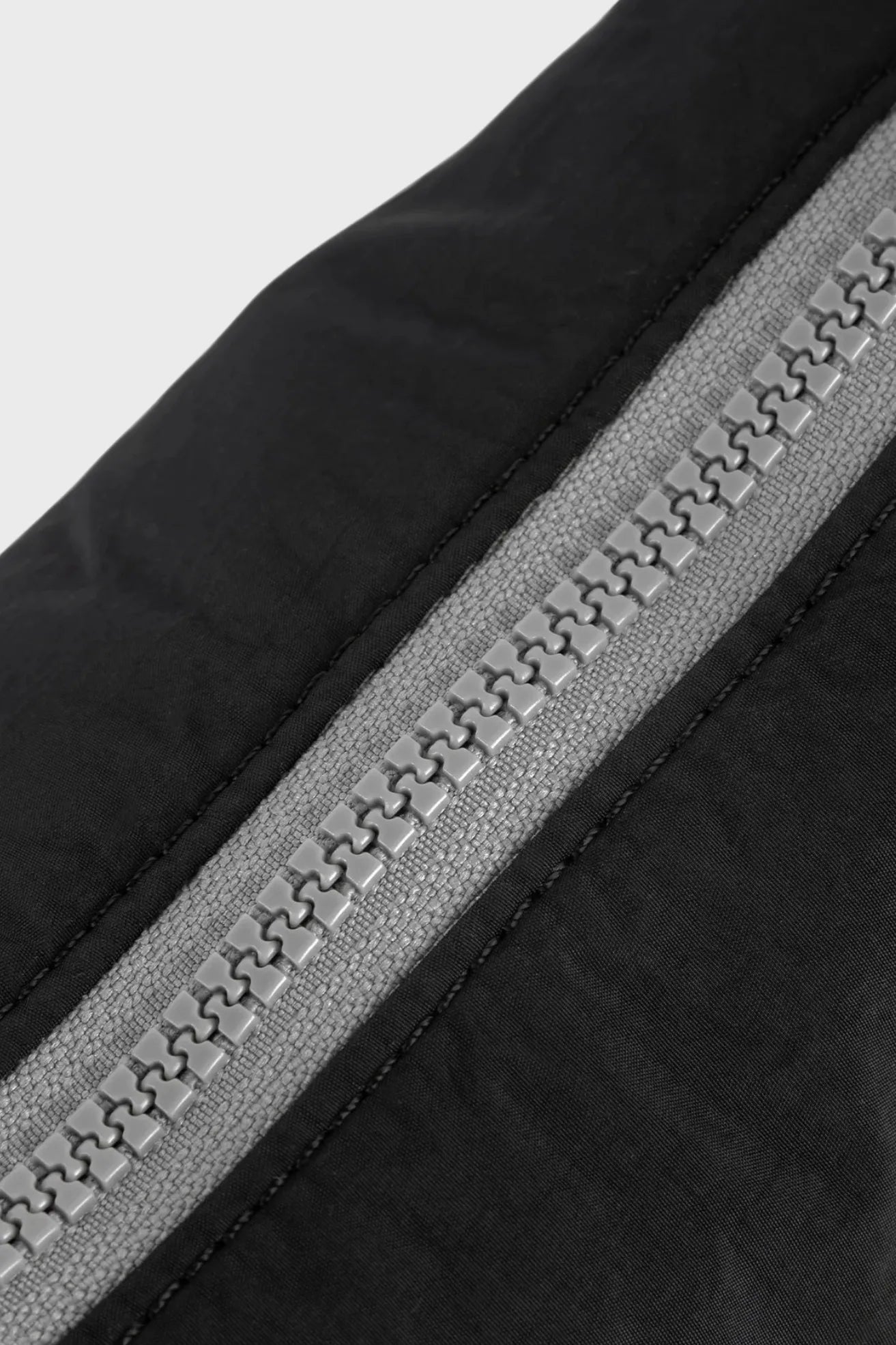 Roka London Bolso Farringdon Half Moon Bag Negro Who killed Bambi?