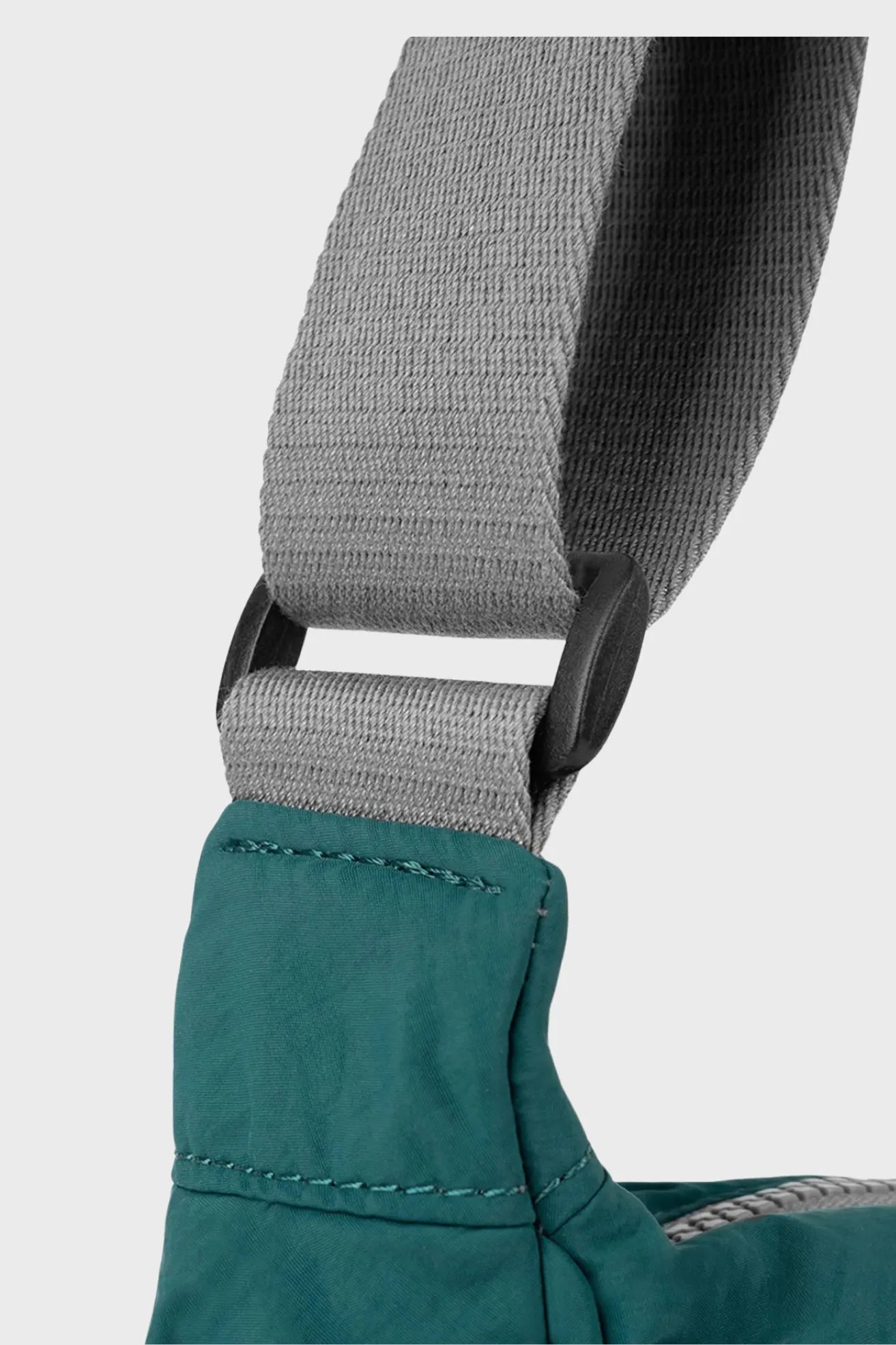 Roka London Bolso Farringdon Half Moon Bag Teal Who killed Bambi?