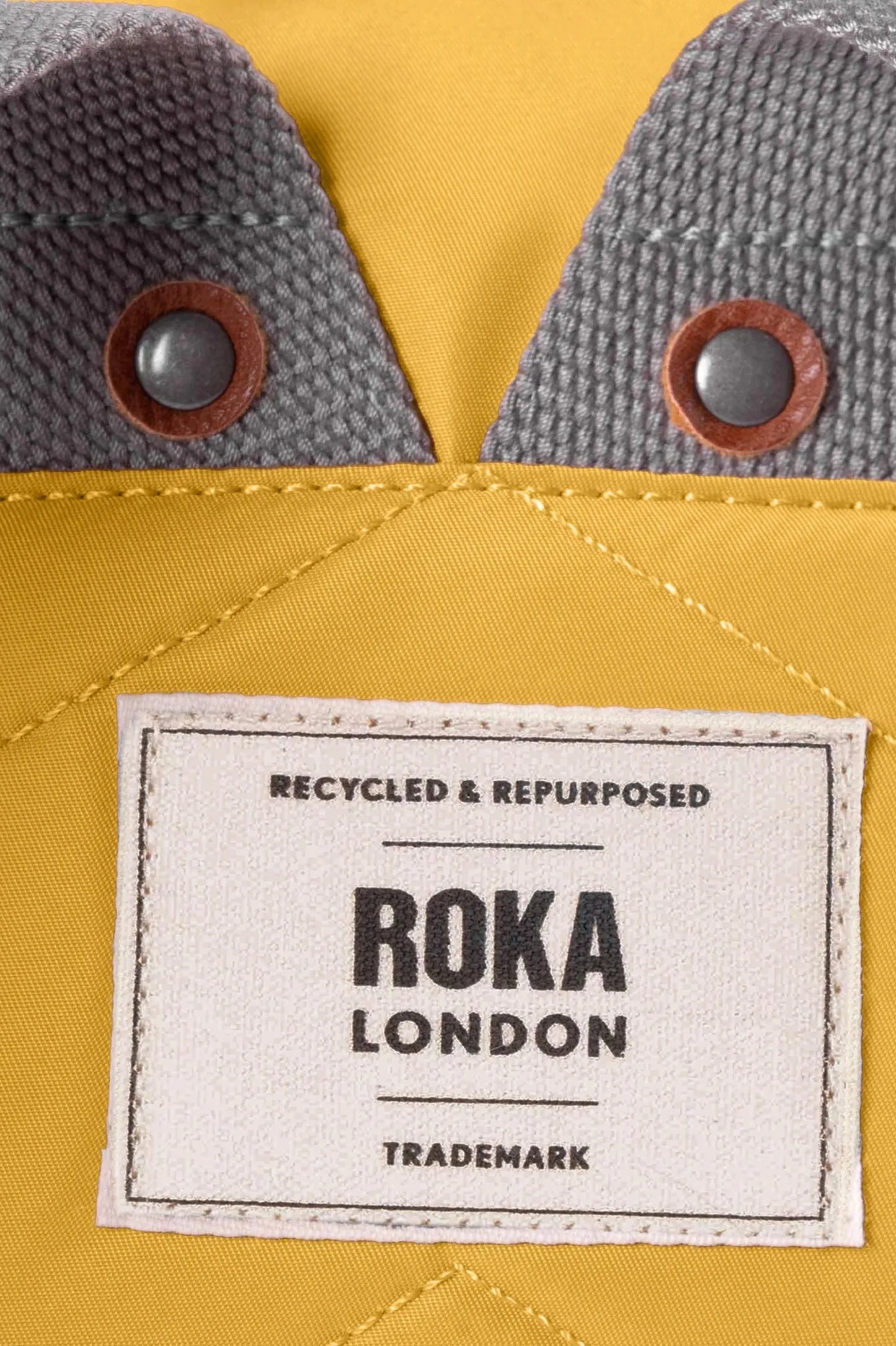 Roka London Mochila Canfield B Recycled Nylon Amarilla Medium Who killed Bambi?