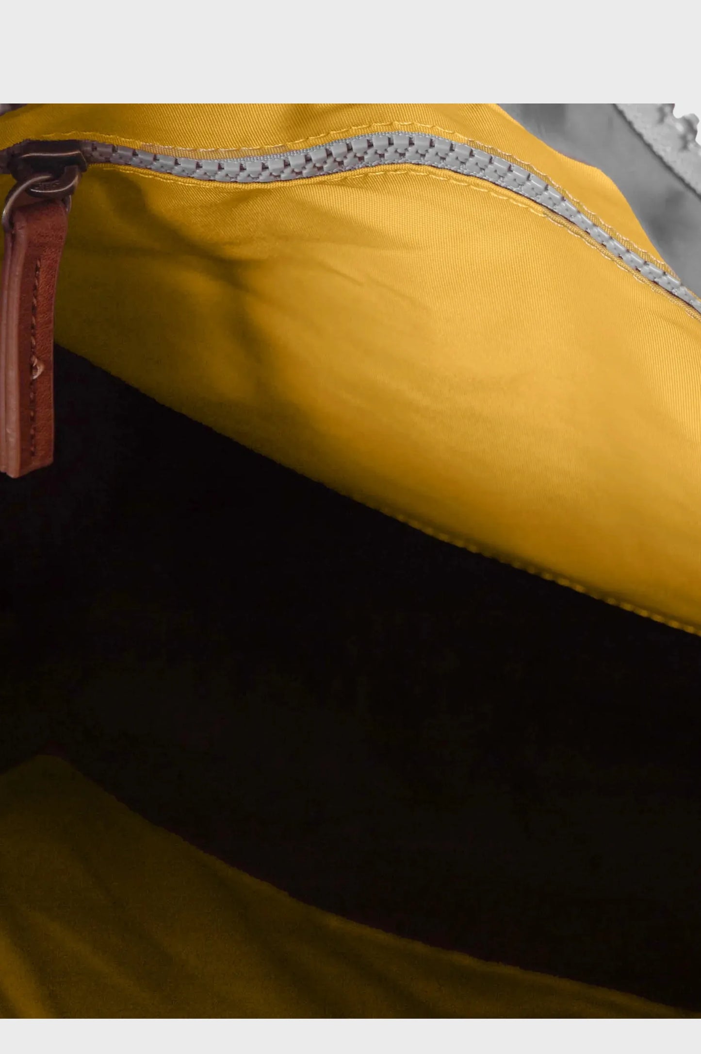 Roka London Mochila Canfield B Recycled Nylon Amarilla Medium Who killed Bambi?