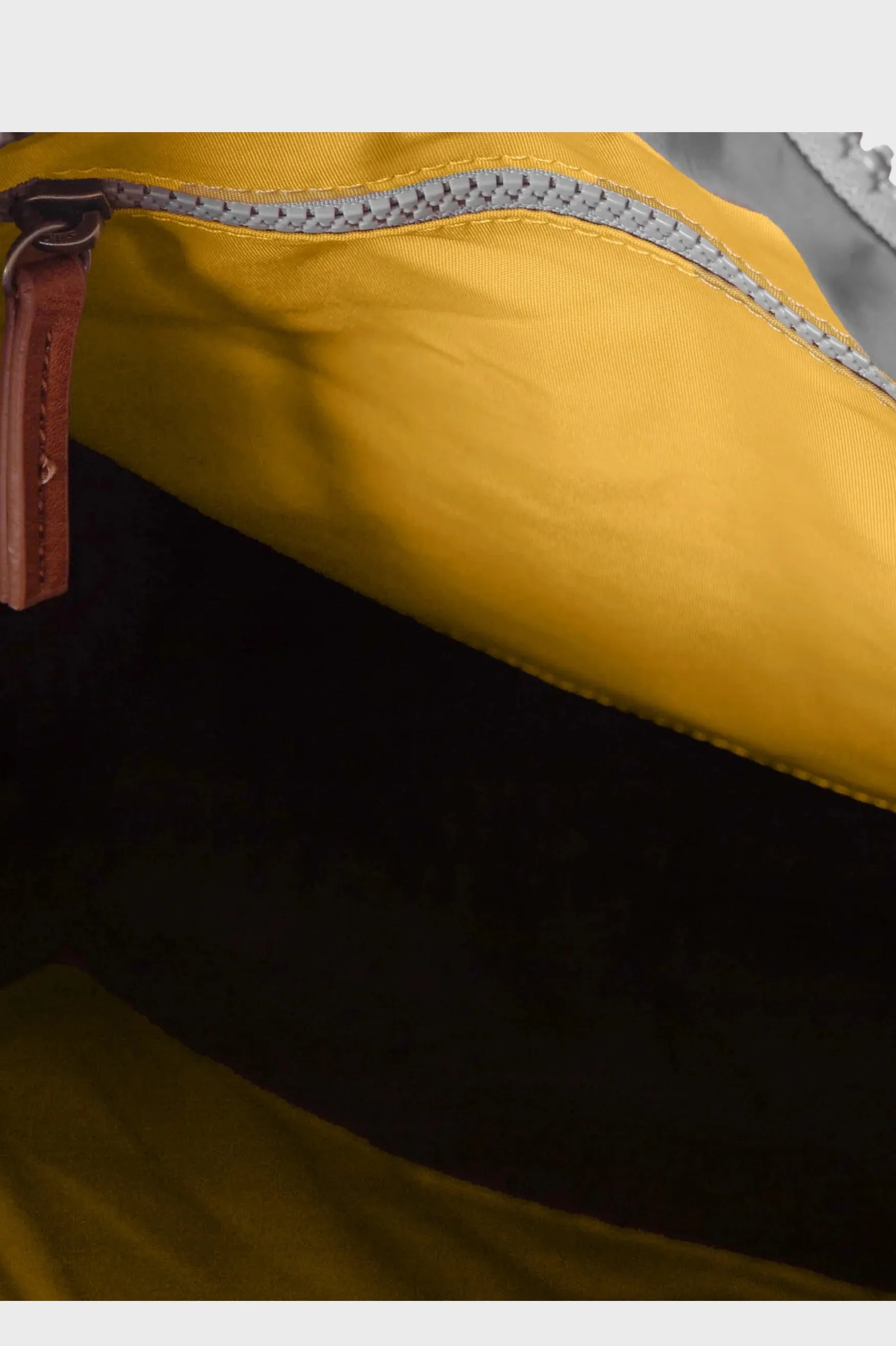 Roka London Mochila Canfield B Recycled Nylon Amarilla Medium Who killed Bambi?