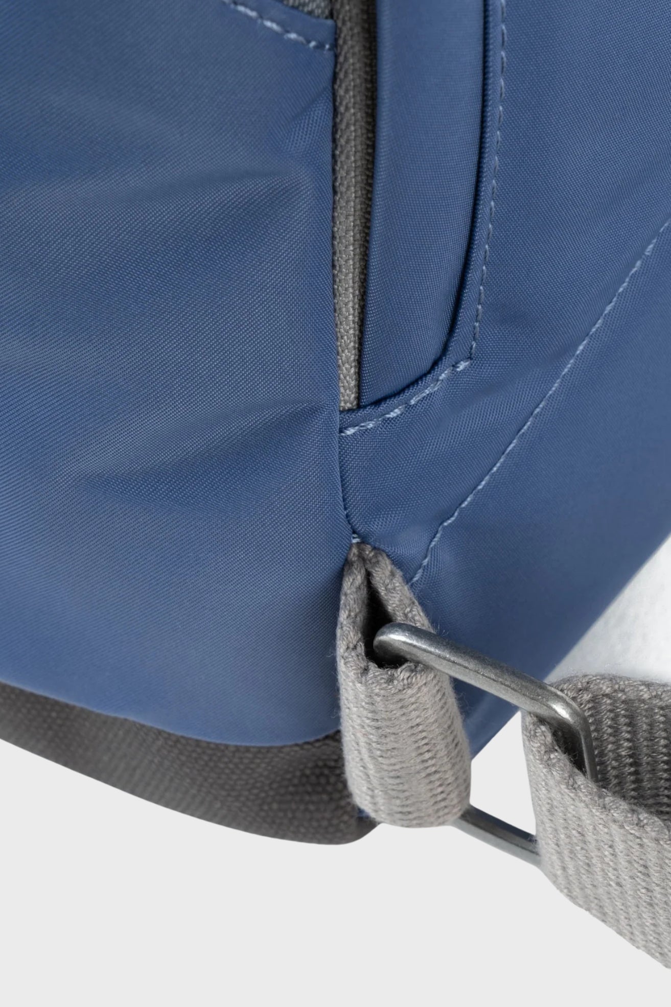 Roka London Mochila Canfield B Recycled Nylon Azul Burnt Small Who killed Bambi?