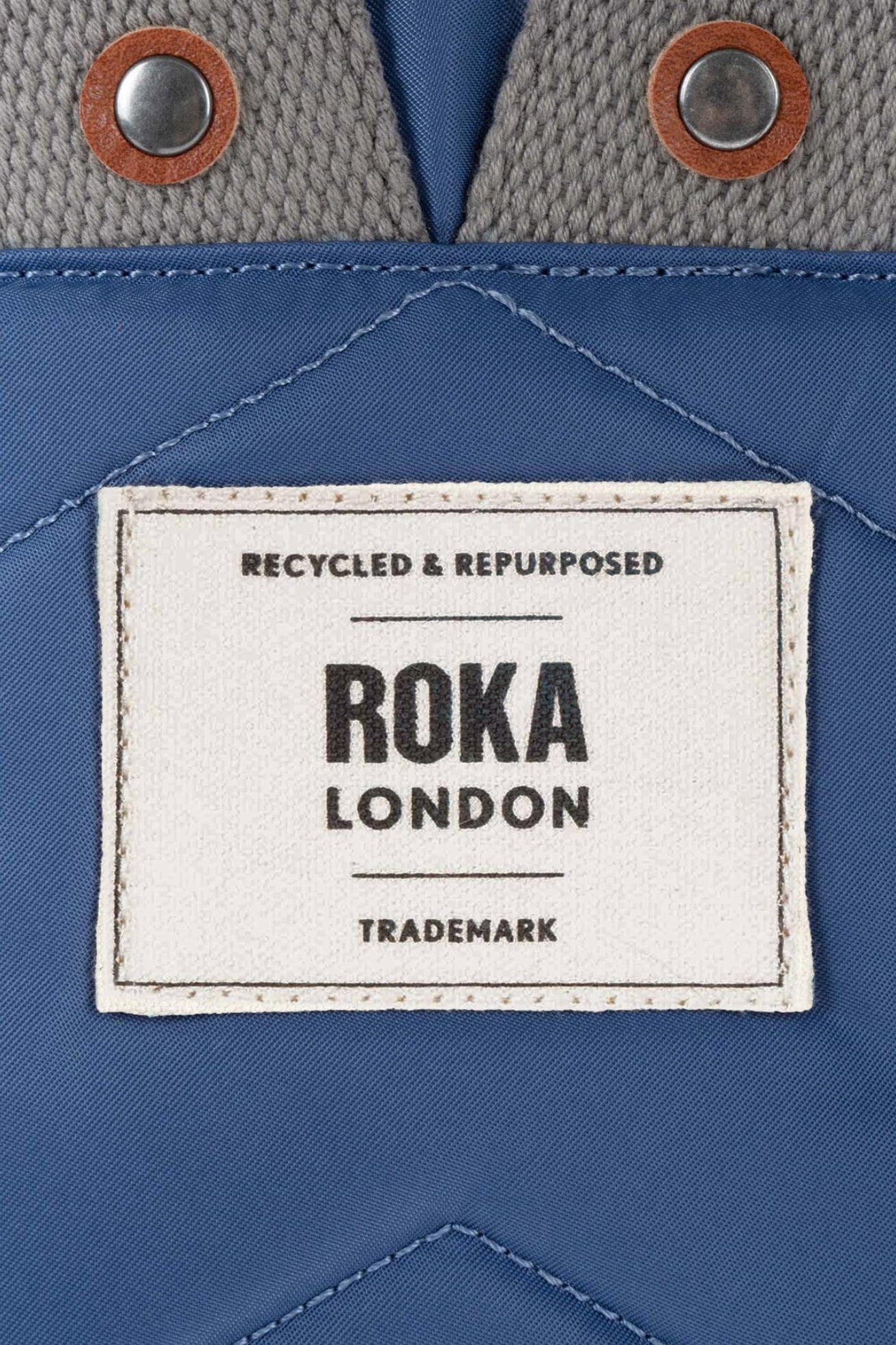 Roka London Mochila Canfield B Recycled Nylon Azul Burnt Small Who killed Bambi?