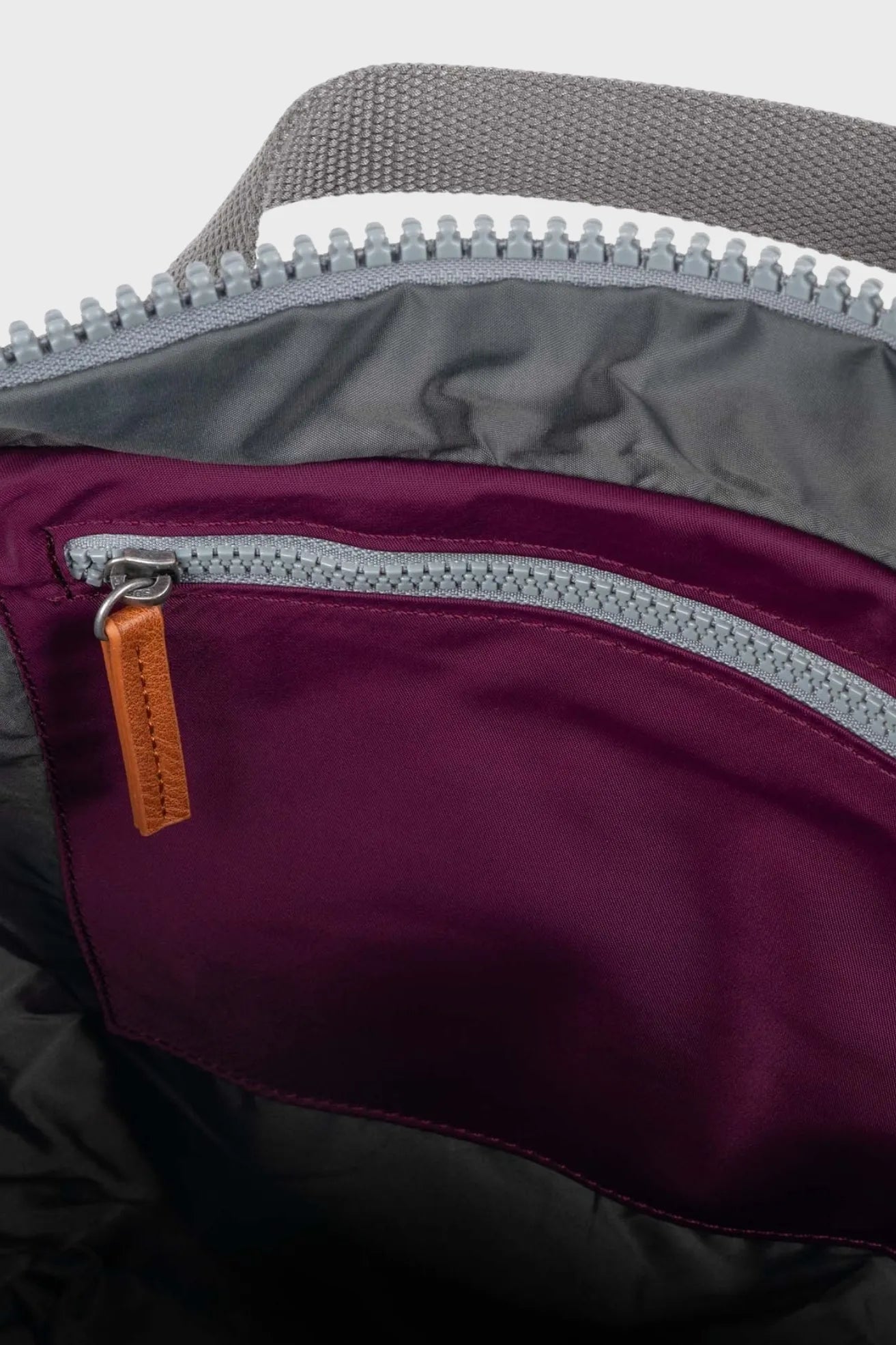 Roka London Mochila Canfield B Recycled Nylon Burgundy Small Who killed Bambi?