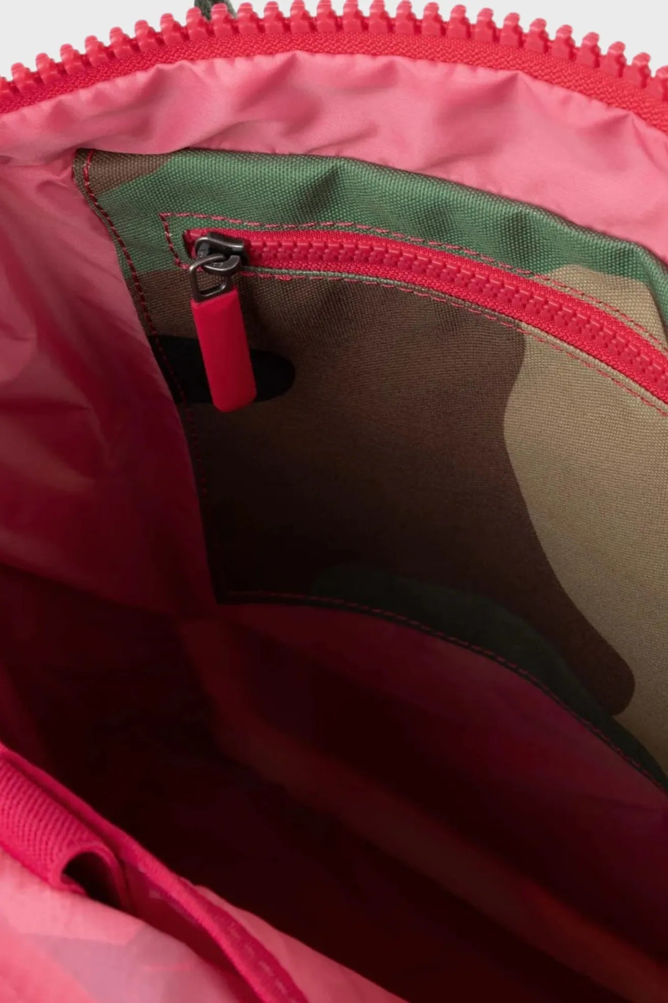 Roka London Mochila Canfield B Recycled Nylon Camo Small Who killed Bambi?