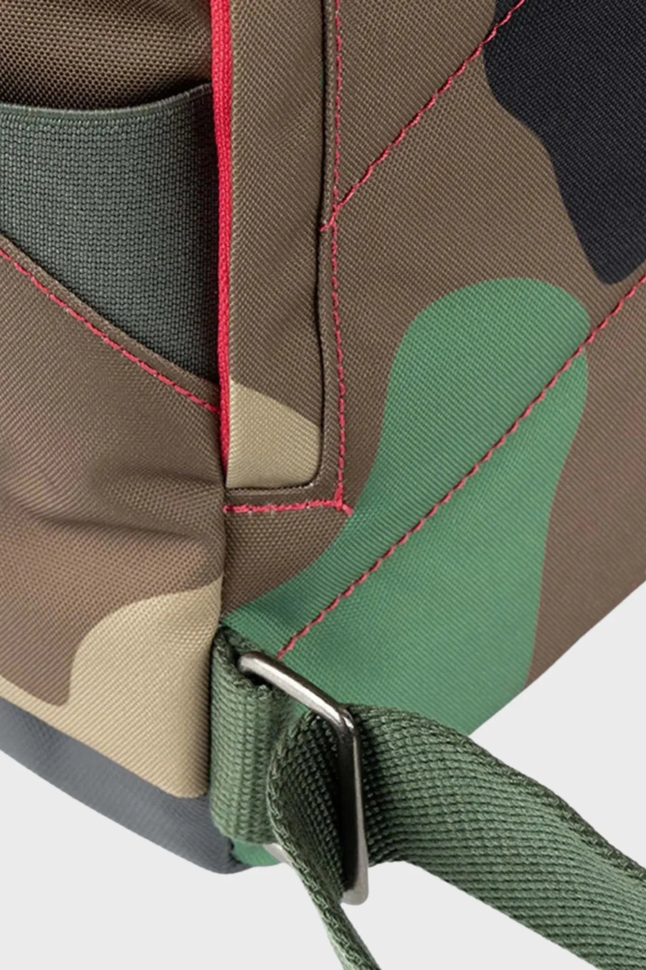 Roka London Mochila Canfield B Recycled Nylon Camo Small Who killed Bambi?