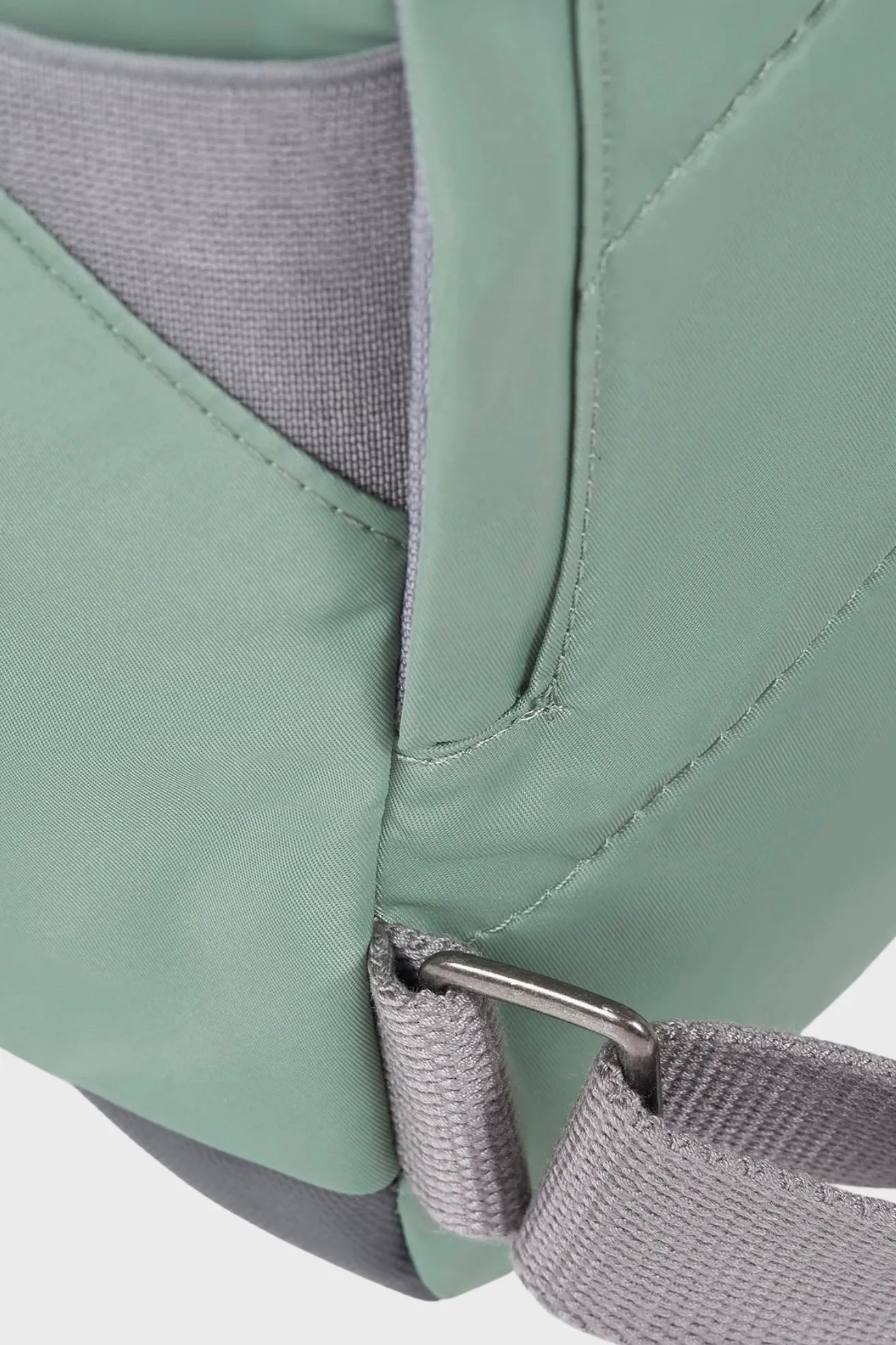 Roka London Mochila Canfield B Recycled Nylon Frost Small Who killed Bambi?