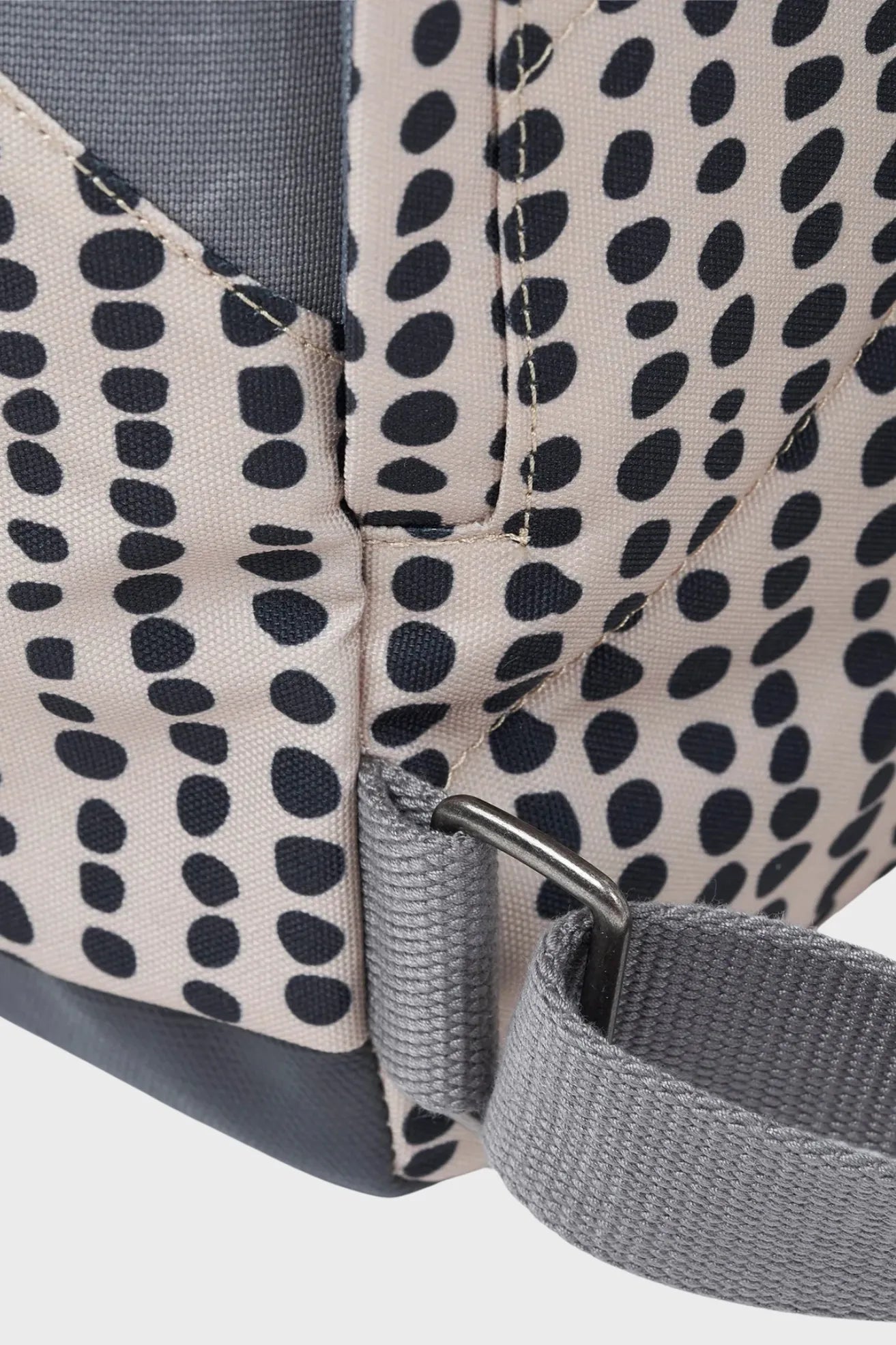 Roka London Mochila Canfield B Recycled Nylon Linear Dot Small Who killed Bambi?