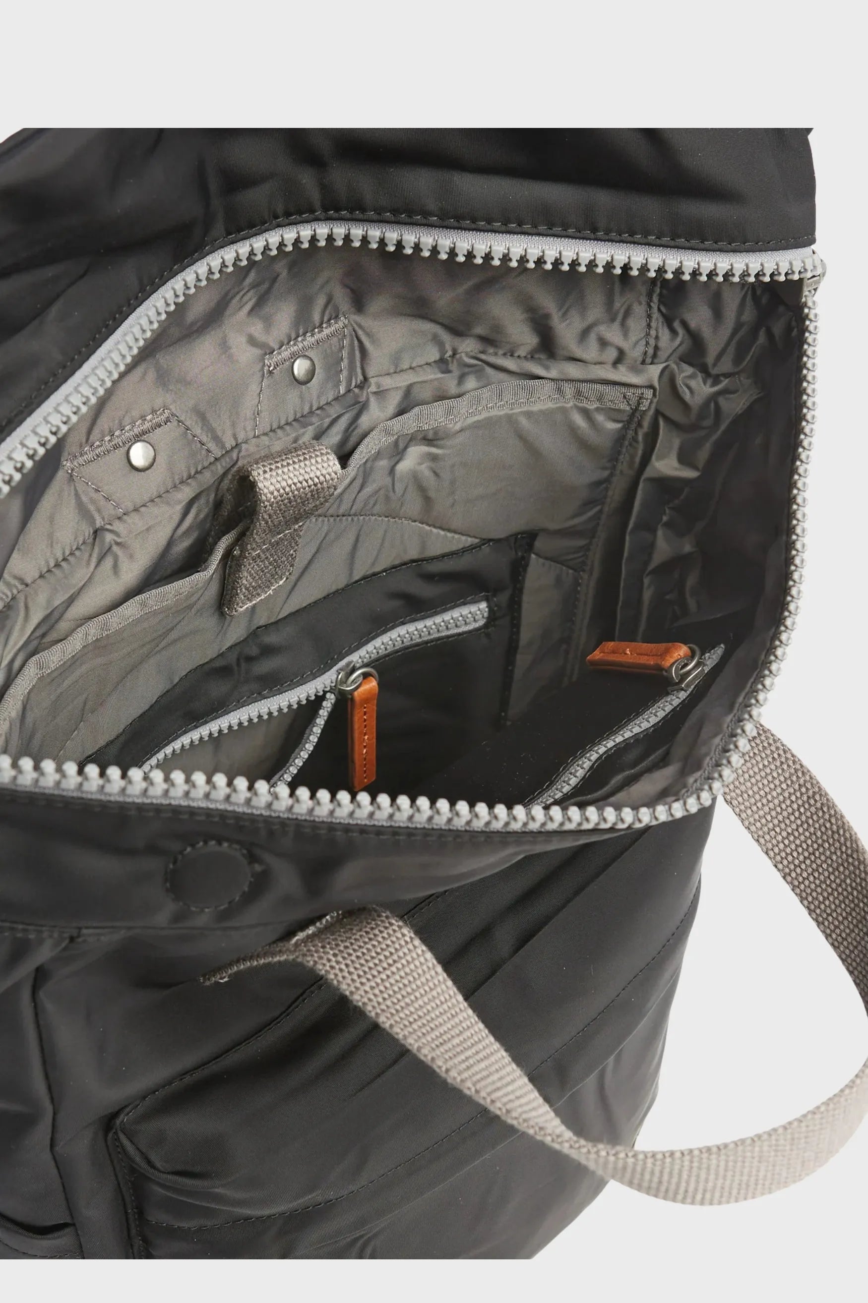 Roka London Mochila Canfield B Recycled Nylon Medium Negra Who killed Bambi?