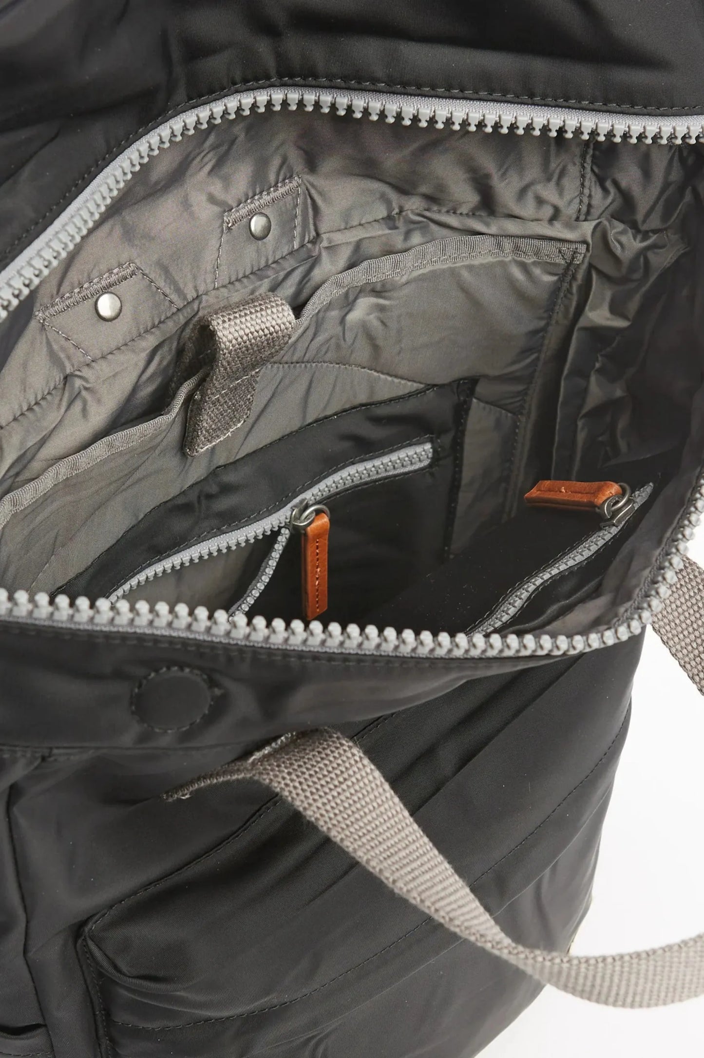 Roka London Mochila Canfield B Recycled Nylon Negra Small Who killed Bambi?