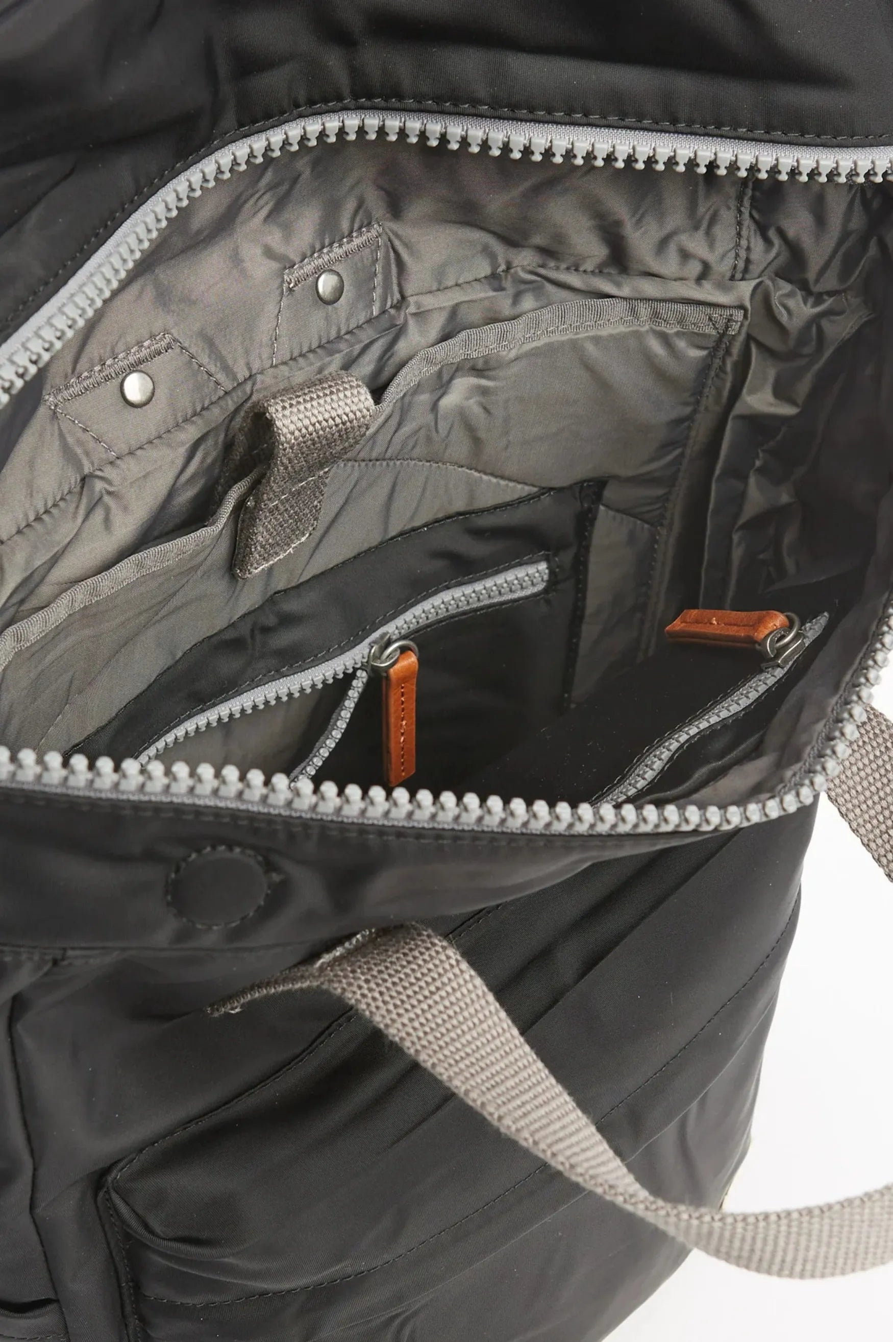 Roka London Mochila Canfield B Recycled Nylon Negra Small Who killed Bambi?