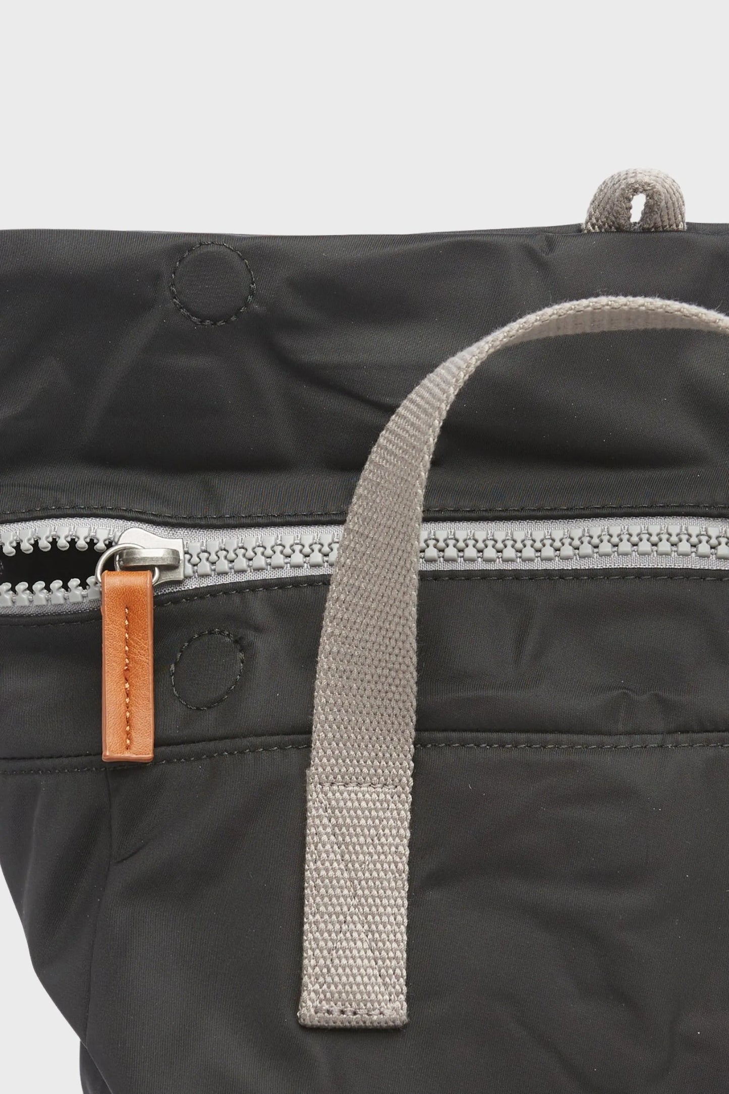 Roka London Mochila Canfield B Recycled Nylon Negra Small Who killed Bambi?