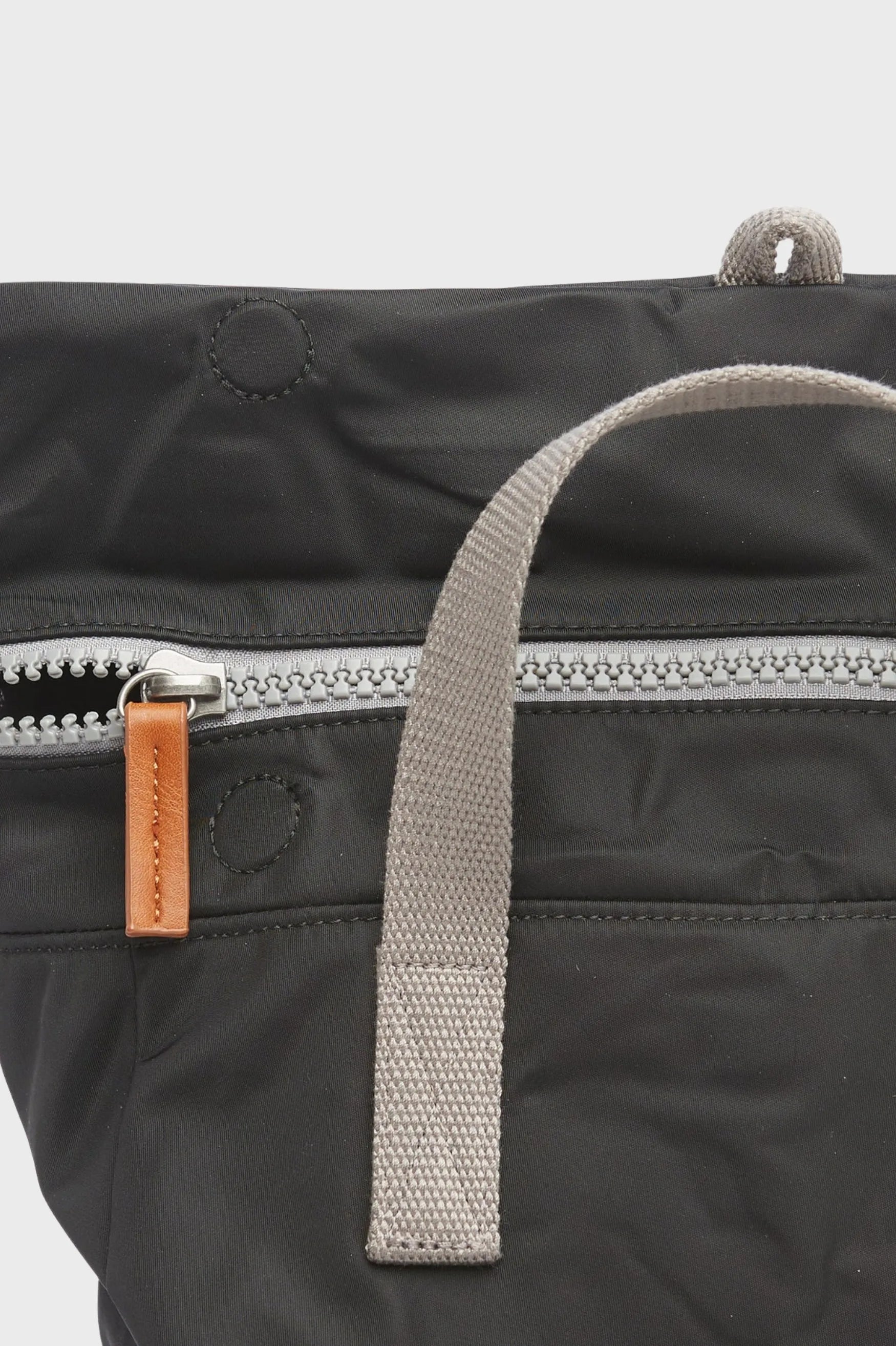 Roka London Mochila Canfield B Recycled Nylon Negra Small Who killed Bambi?