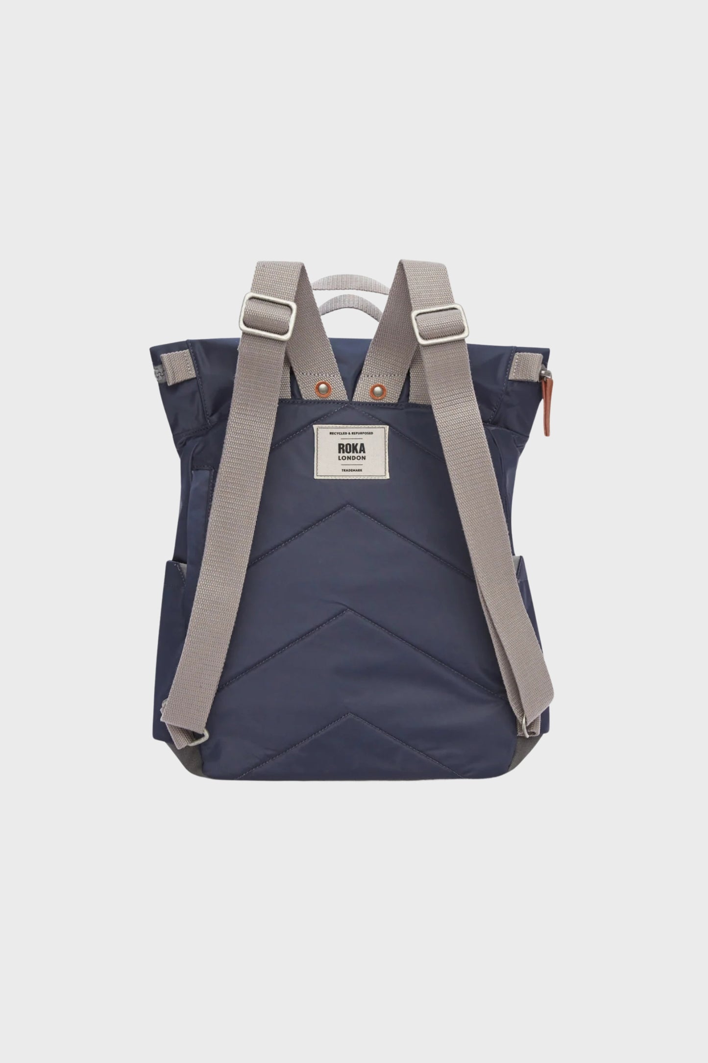 Roka London Mochila Canfield B Recycled Nylon Small Midnight Who killed Bambi?