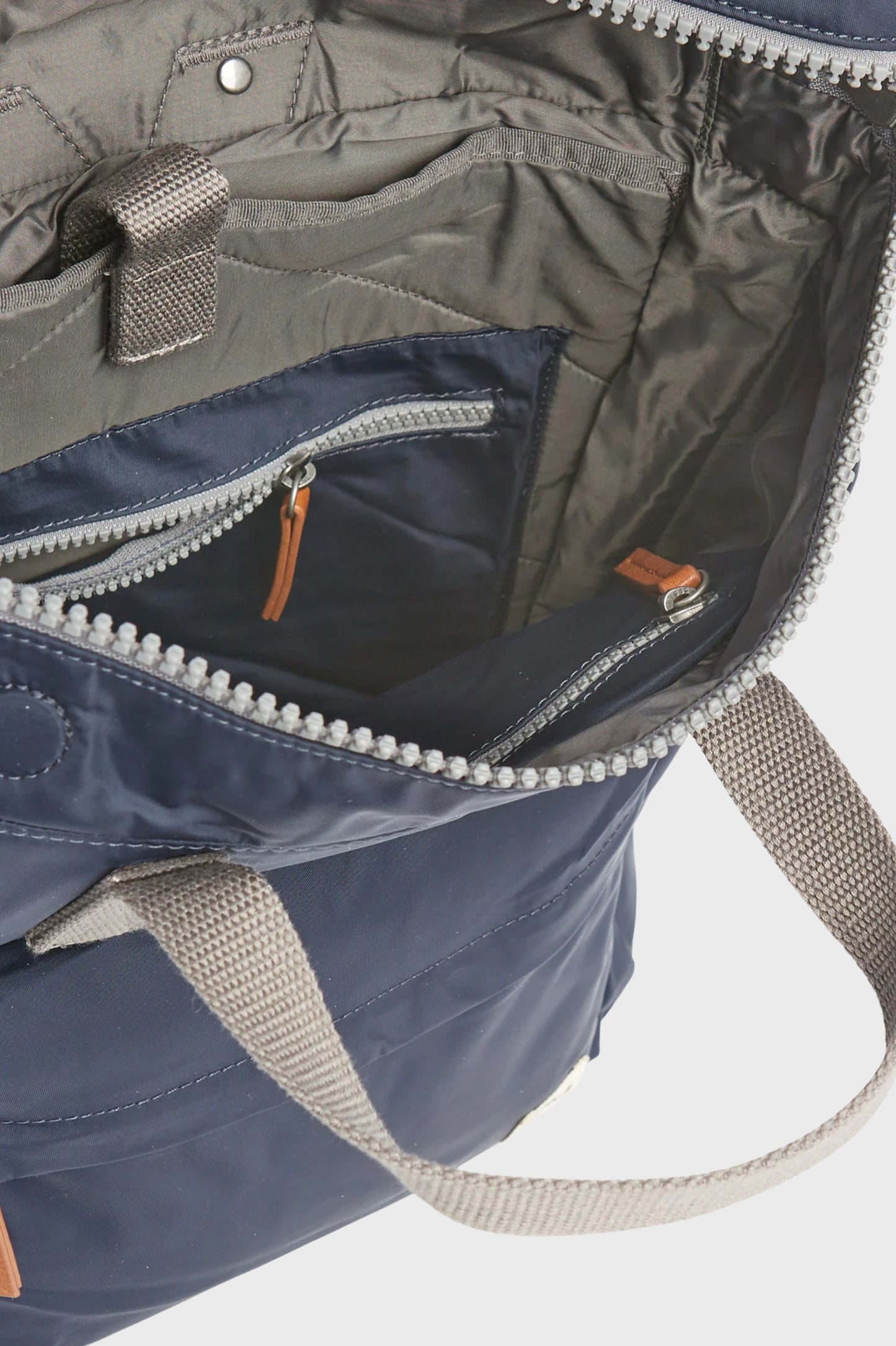Roka London Mochila Canfield B Recycled Nylon Small Midnight Who killed Bambi?