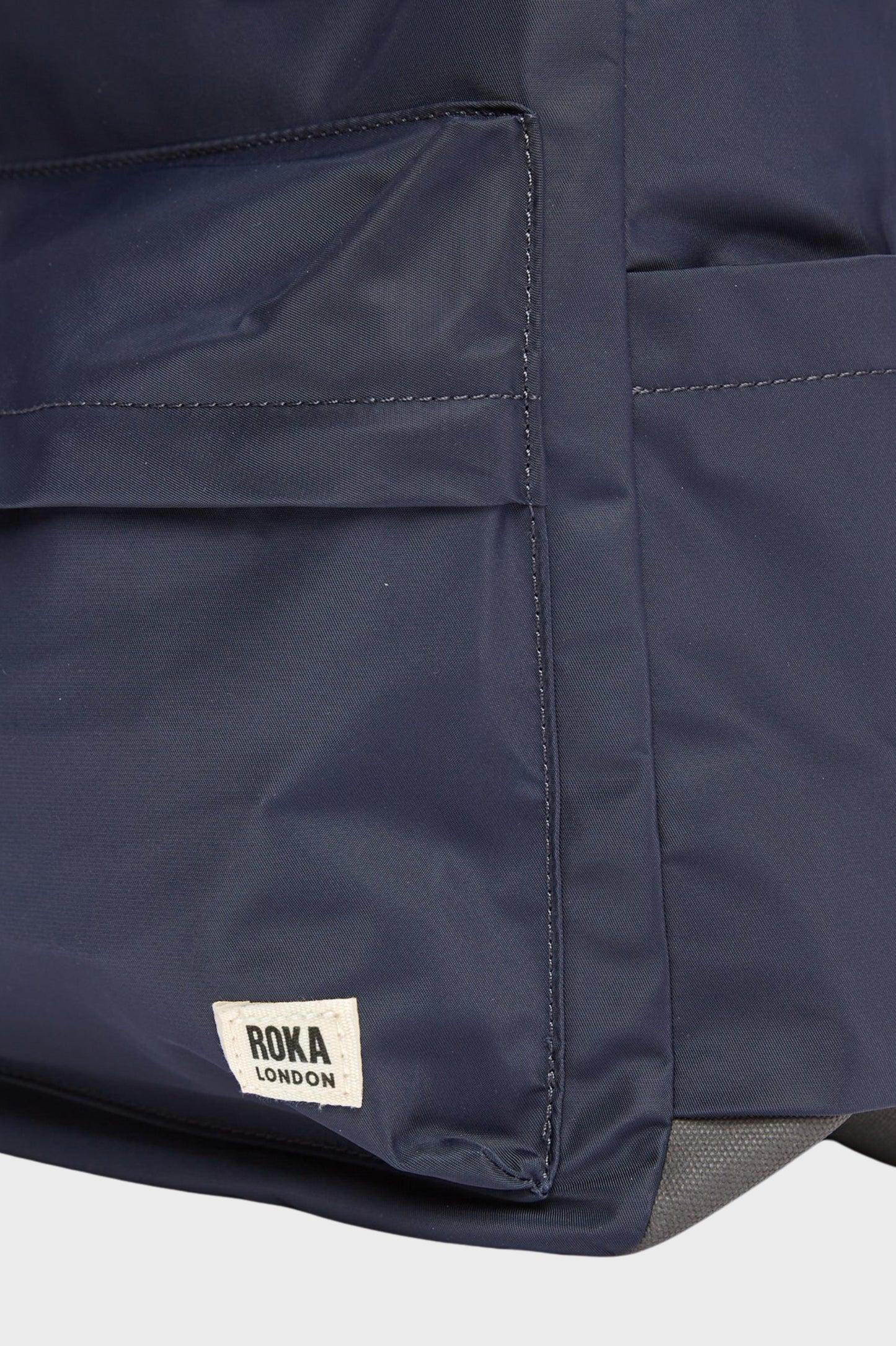 Roka London Mochila Canfield B Recycled Nylon Small Midnight Who killed Bambi?