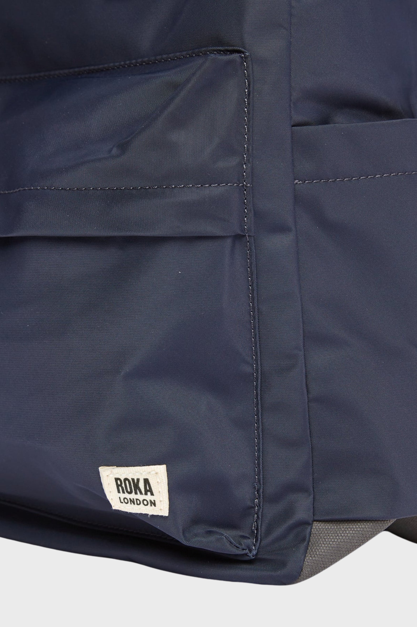 Roka London Mochila Canfield B Recycled Nylon Small Midnight Who killed Bambi?