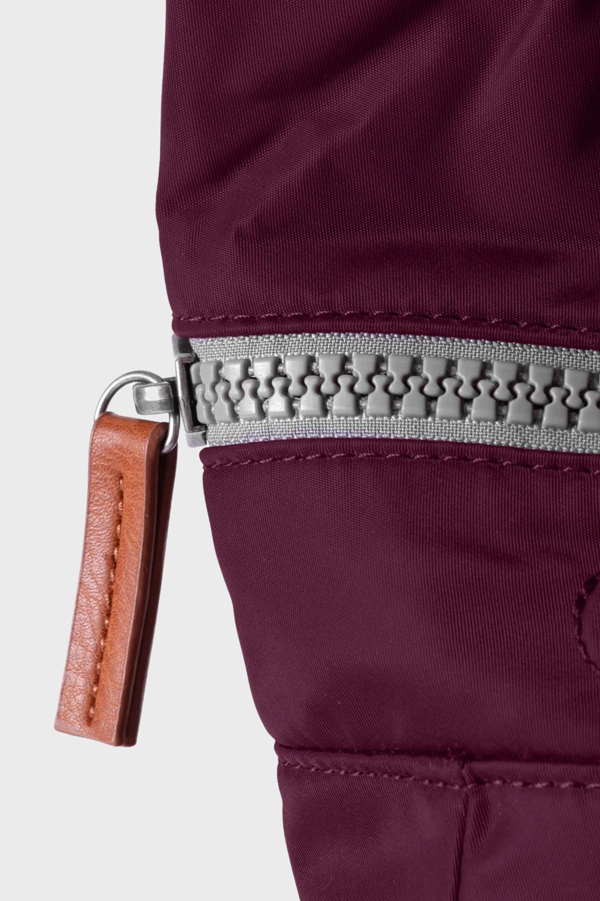 Roka London Mochila Canfield B Recycled Nylon Small Plum Who killed Bambi?