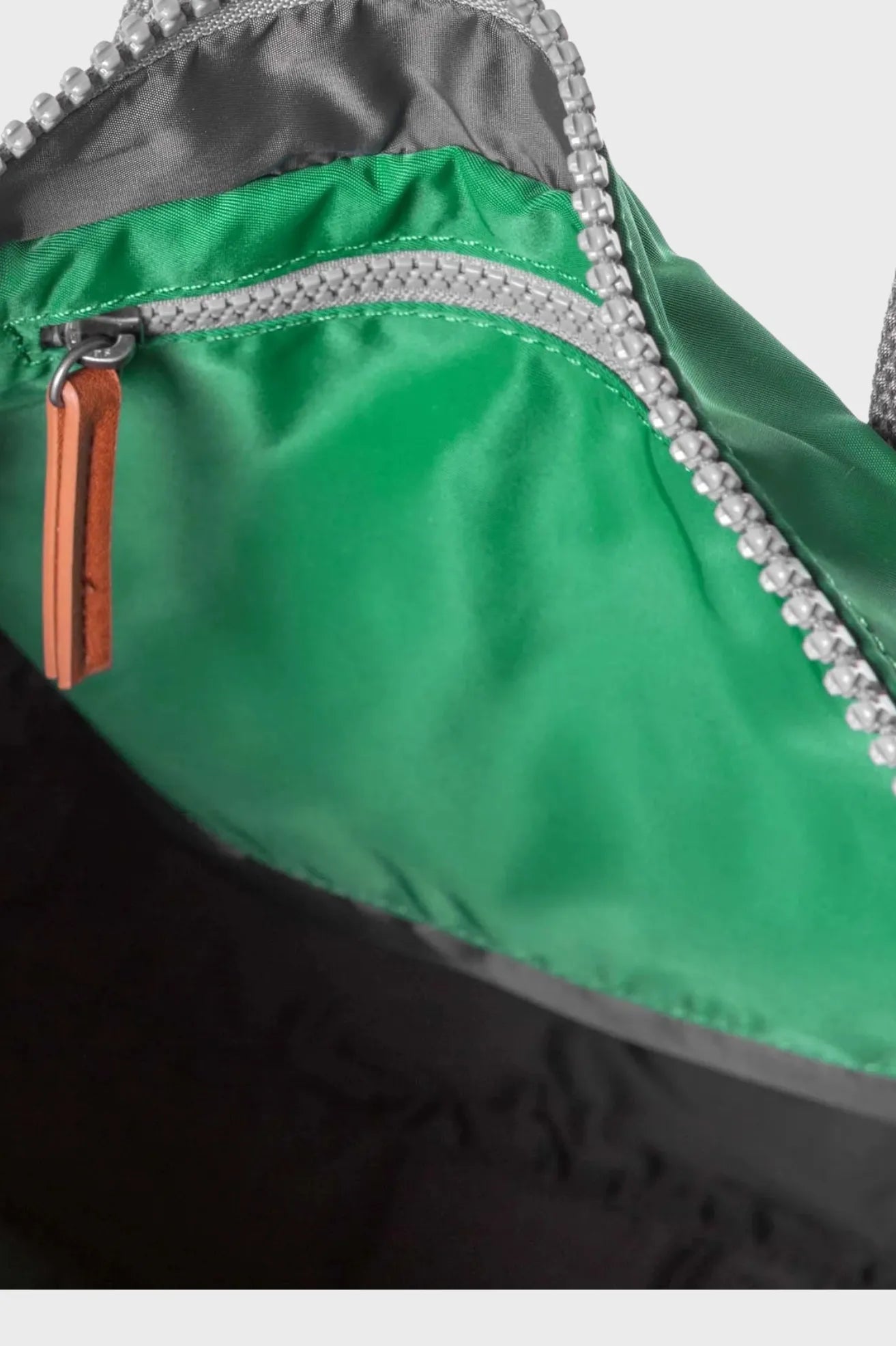 Roka London Mochila Canfield B Recycled Nylon Verde Emerald Small Who killed Bambi?