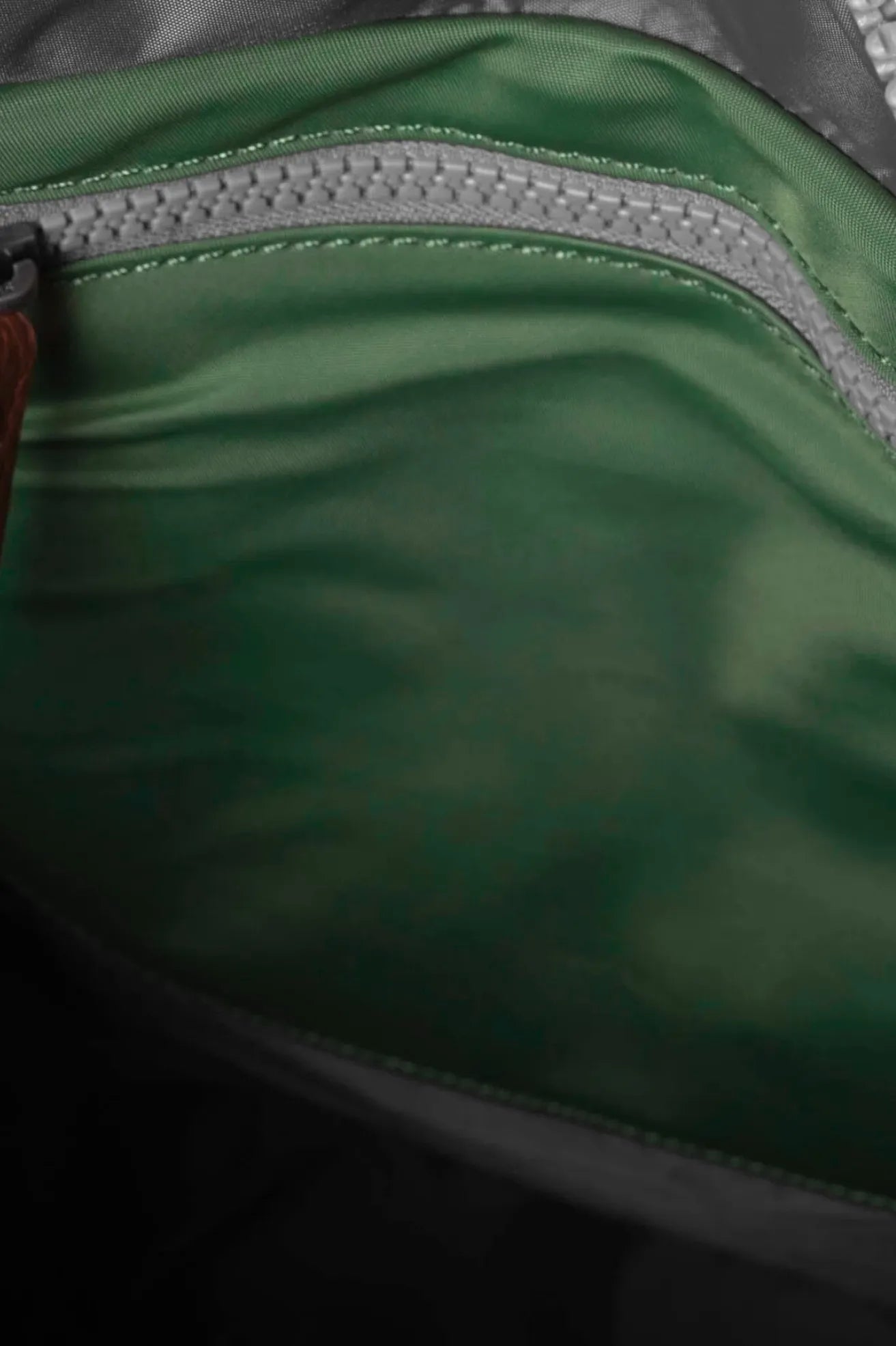 Roka London Mochila Canfield B Recycled Nylon Verde Avocado Small Who killed Bambi?