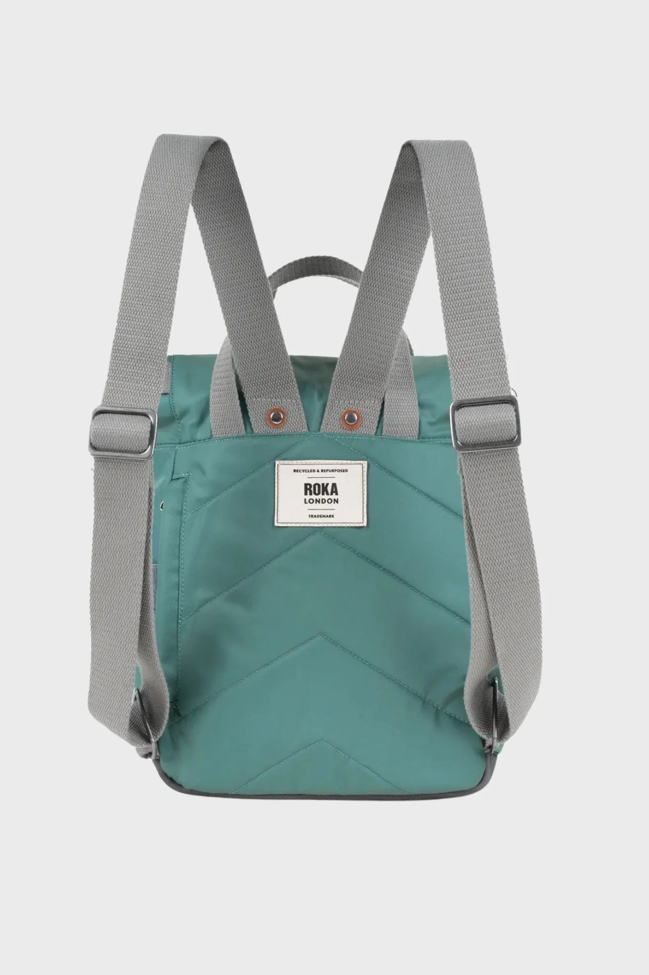 Roka London Mochila Canfield B Recycled Nylon Verde Sage Small Who killed Bambi?