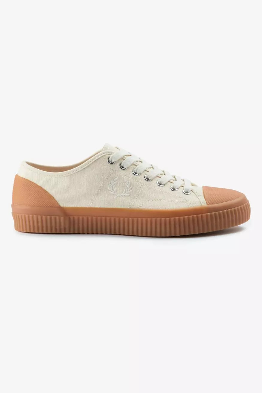 Fred Perry Zapatillas Hombre Low Hughes Beige - Who Killed Bambi?